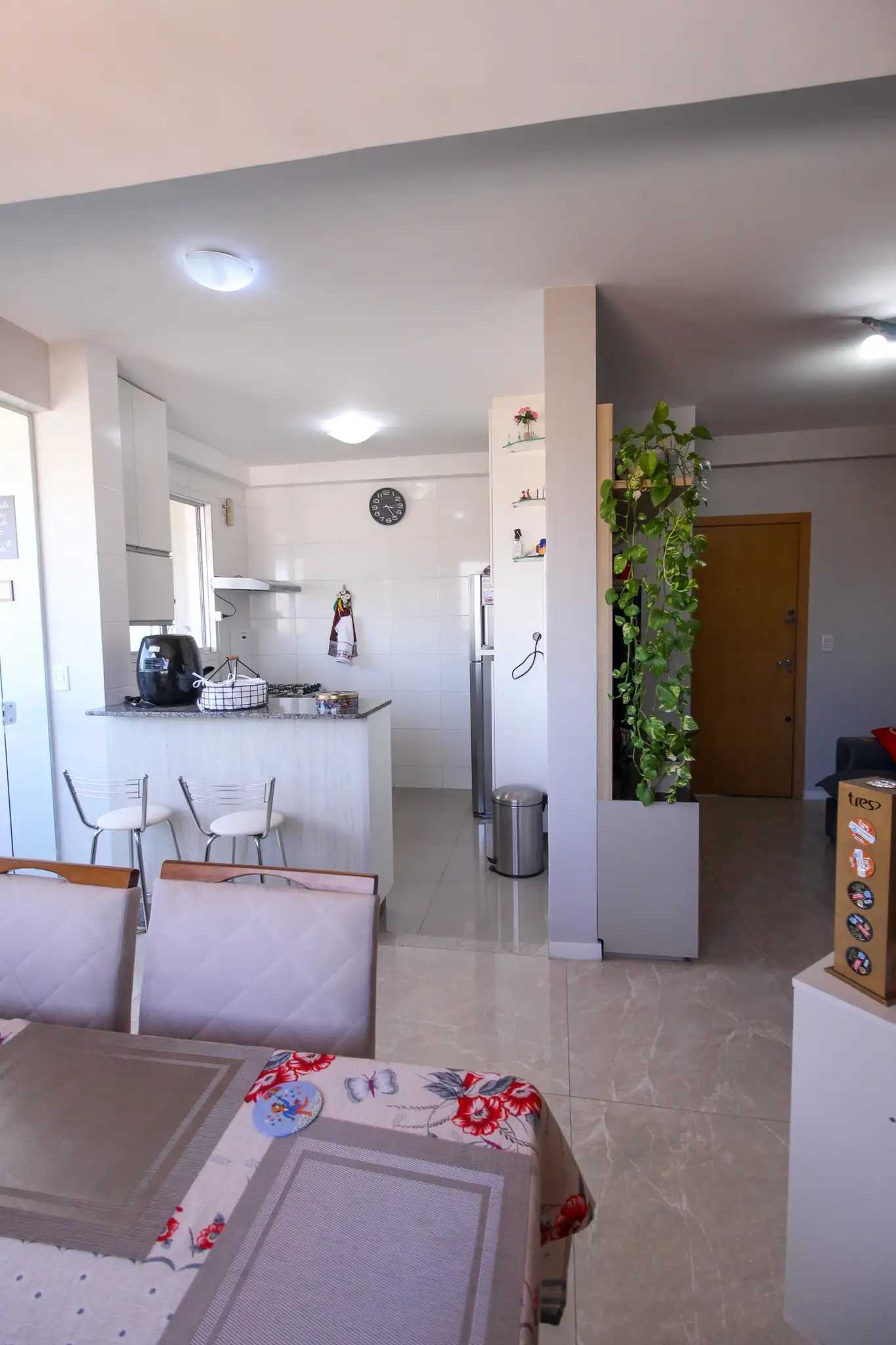 Apartamento à venda com 3 quartos, 75m² - Foto 4