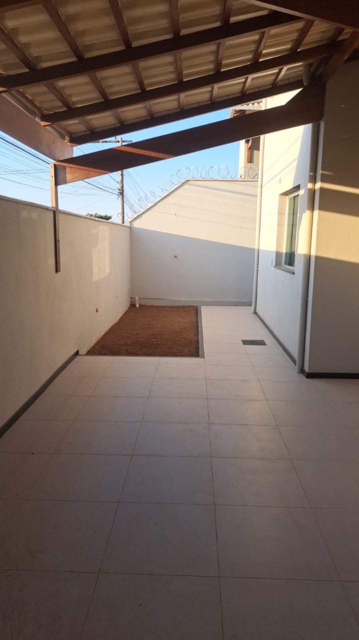 Casa para alugar com 3 quartos, 90m² - Foto 1