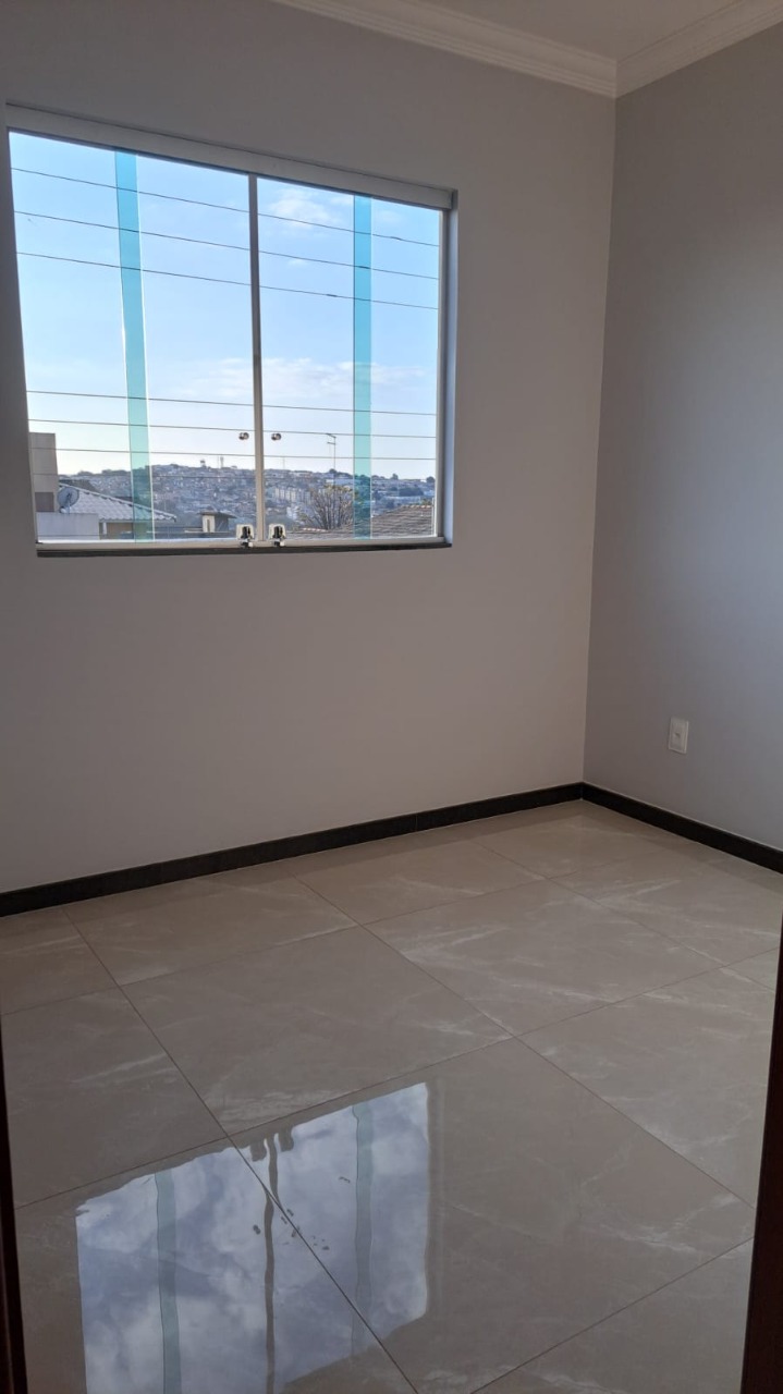 Casa para alugar com 3 quartos, 90m² - Foto 13