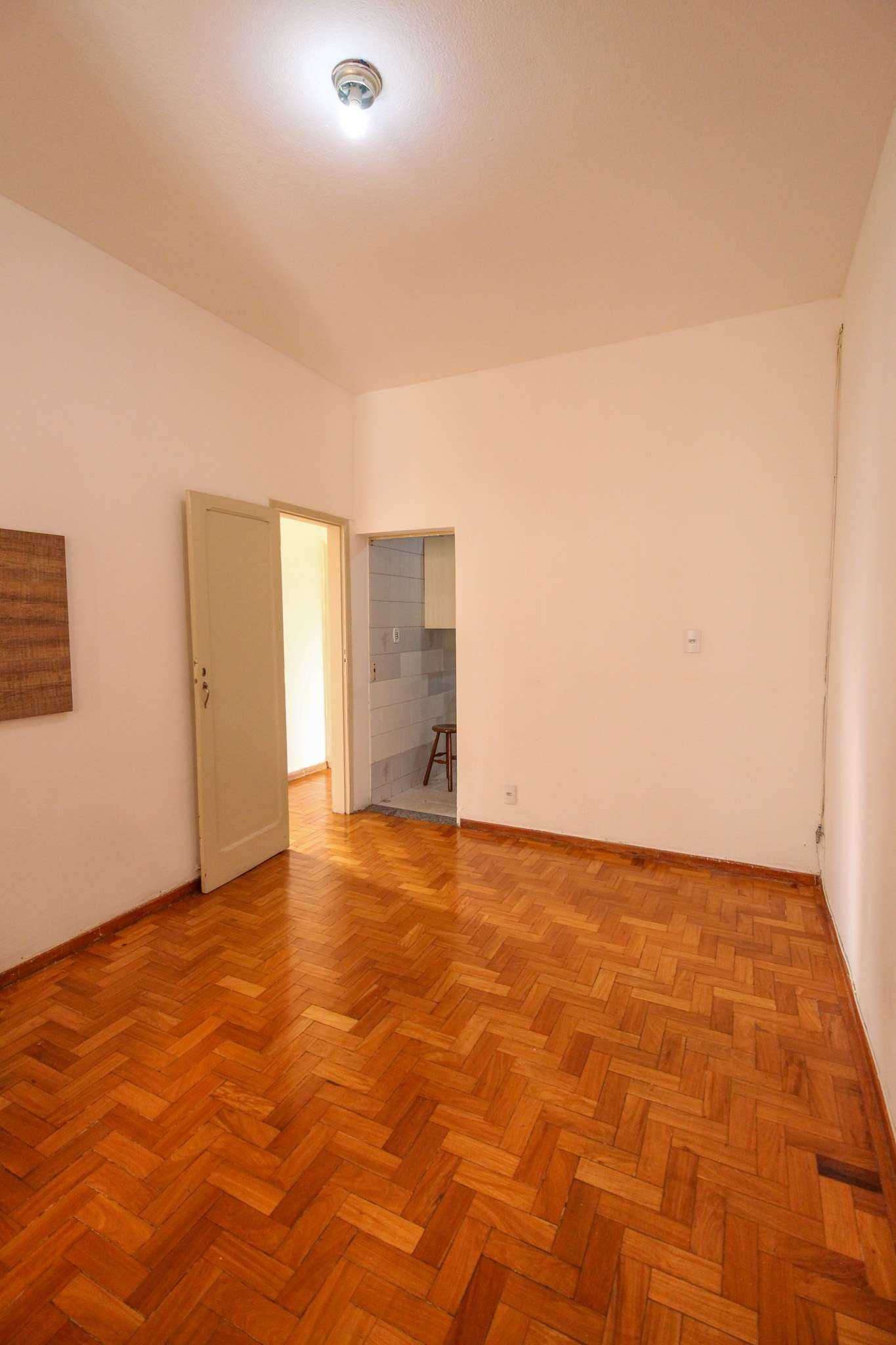 Apartamento à venda com 2 quartos, 75m² - Foto 1