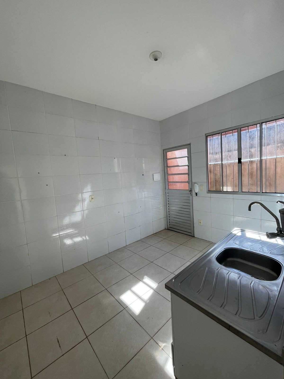 Casa à venda com 2 quartos, 70m² - Foto 4