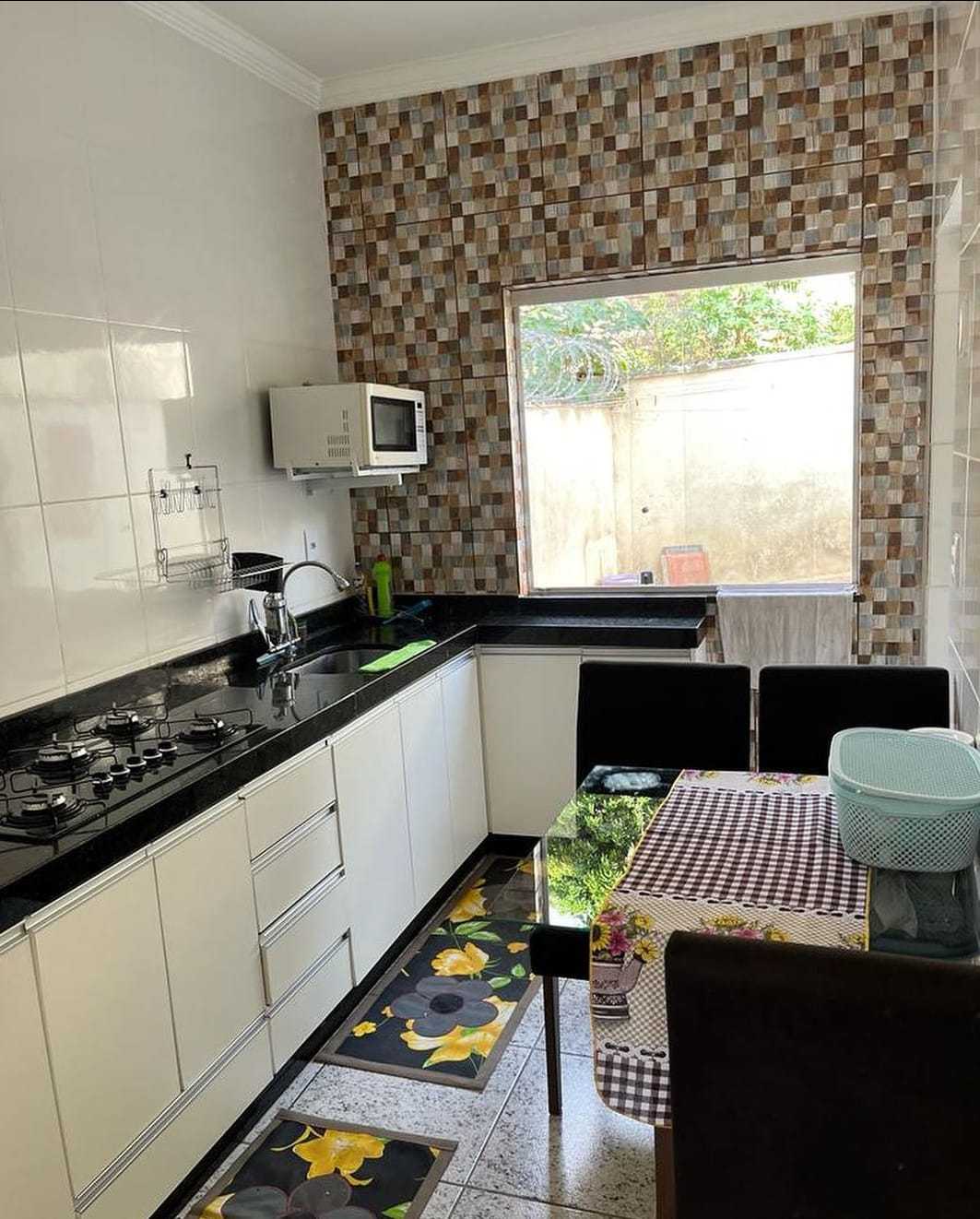 Casa à venda com 2 quartos, 80m² - Foto 1