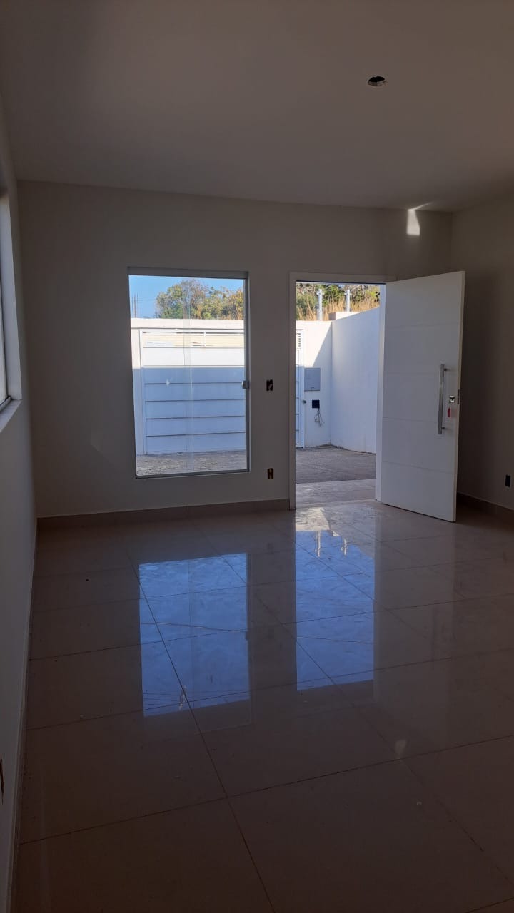 Casa à venda com 3 quartos, 90m² - Foto 3