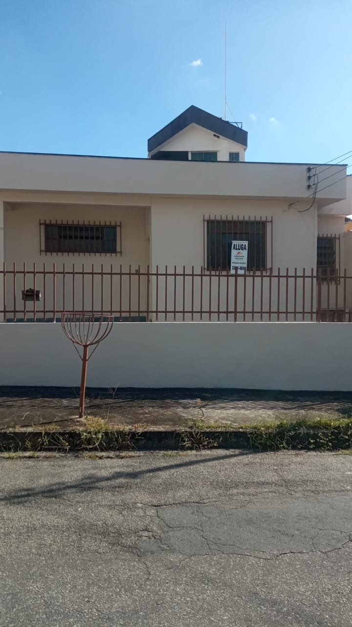 Casa para alugar com 3 quartos, 80m² - Foto 1