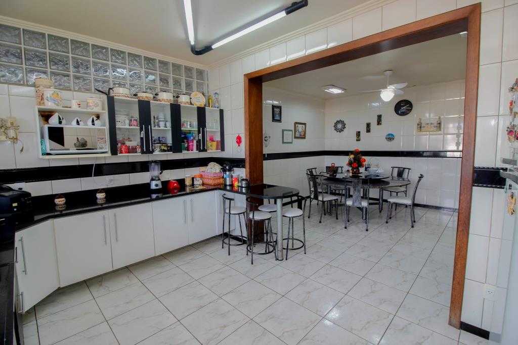 Casa à venda com 5 quartos, 250m² - Foto 9