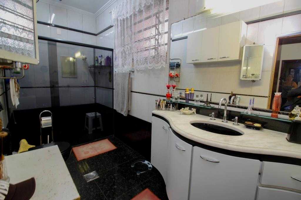 Casa à venda com 5 quartos, 250m² - Foto 19