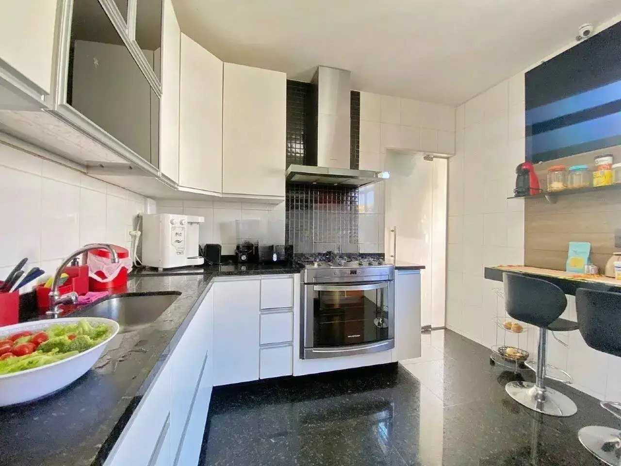 Apartamento à venda com 4 quartos, 156m² - Foto 8