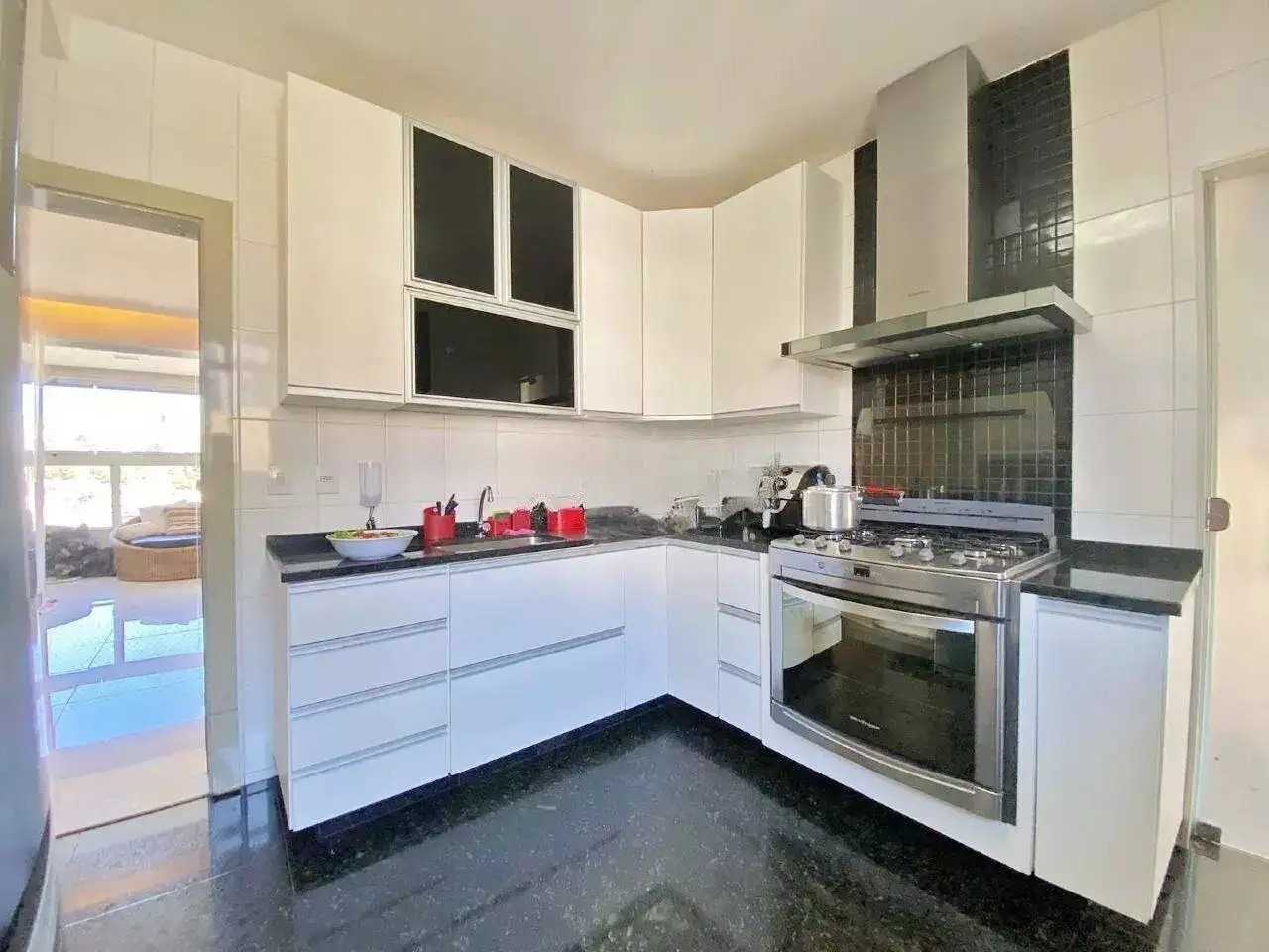 Apartamento à venda com 4 quartos, 156m² - Foto 2