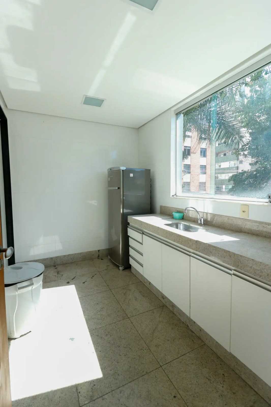 Apartamento à venda com 4 quartos, 157m² - Foto 3