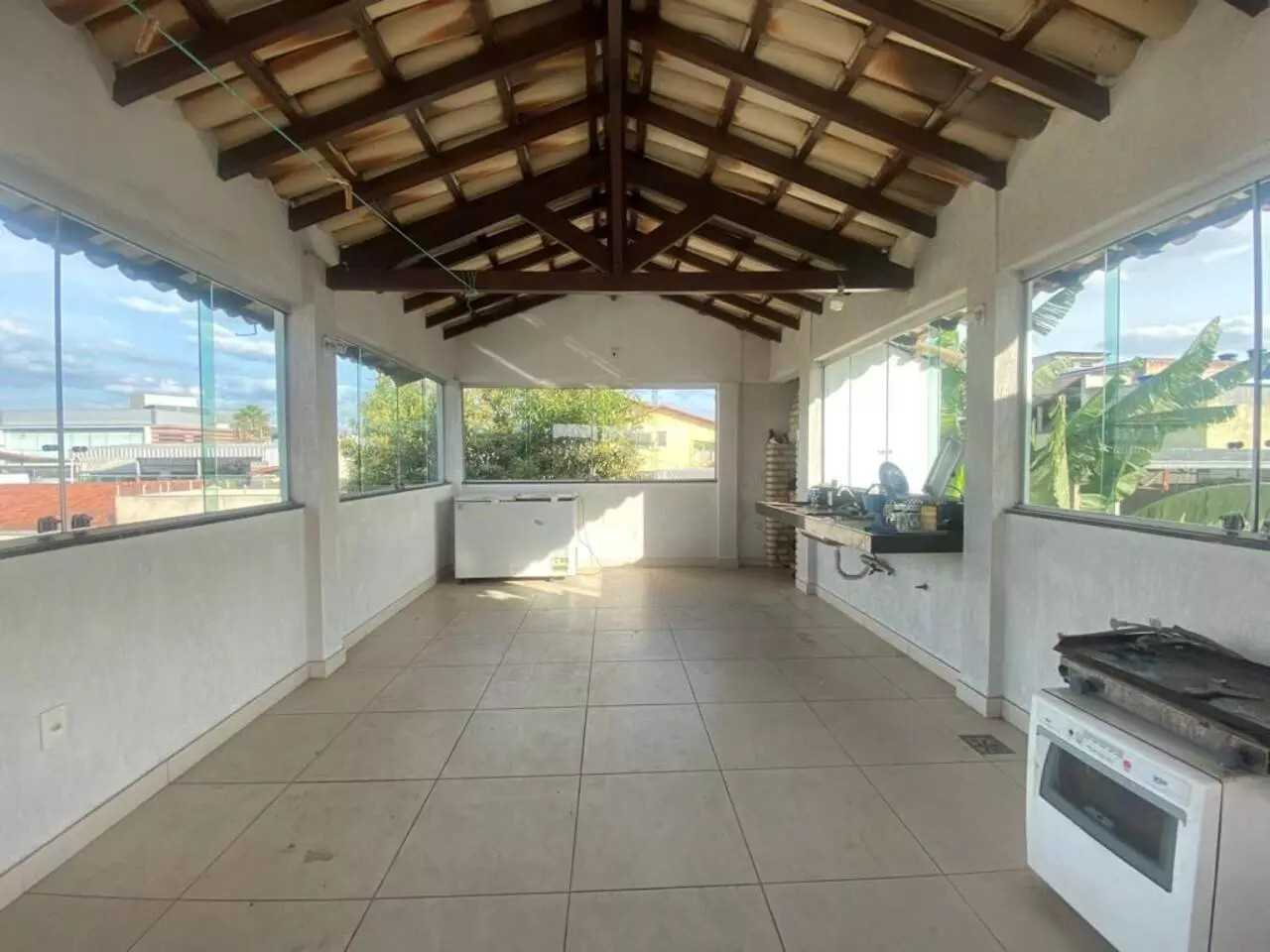 Casa à venda com 6 quartos, 286m² - Foto 2