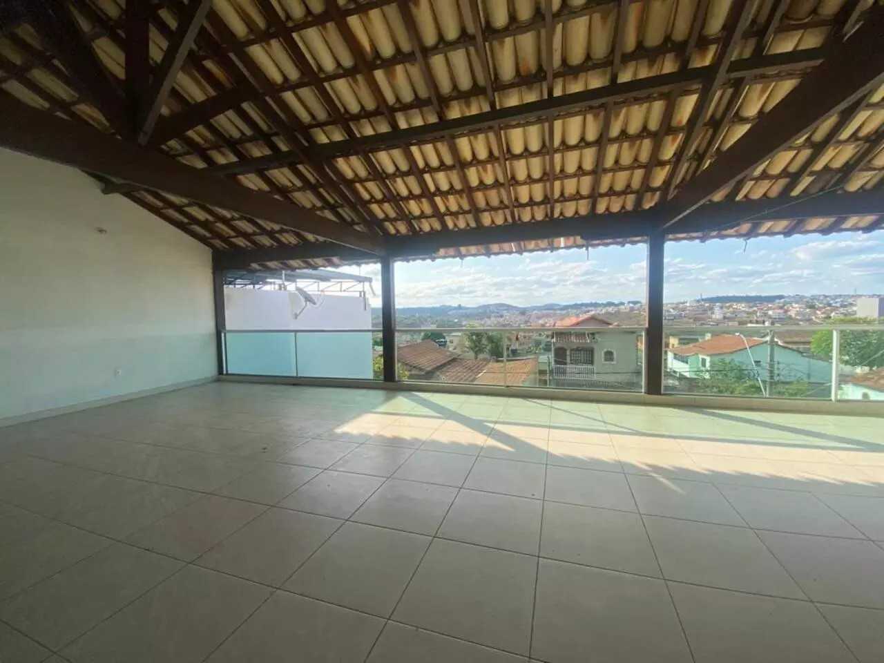 Casa à venda com 6 quartos, 286m² - Foto 3