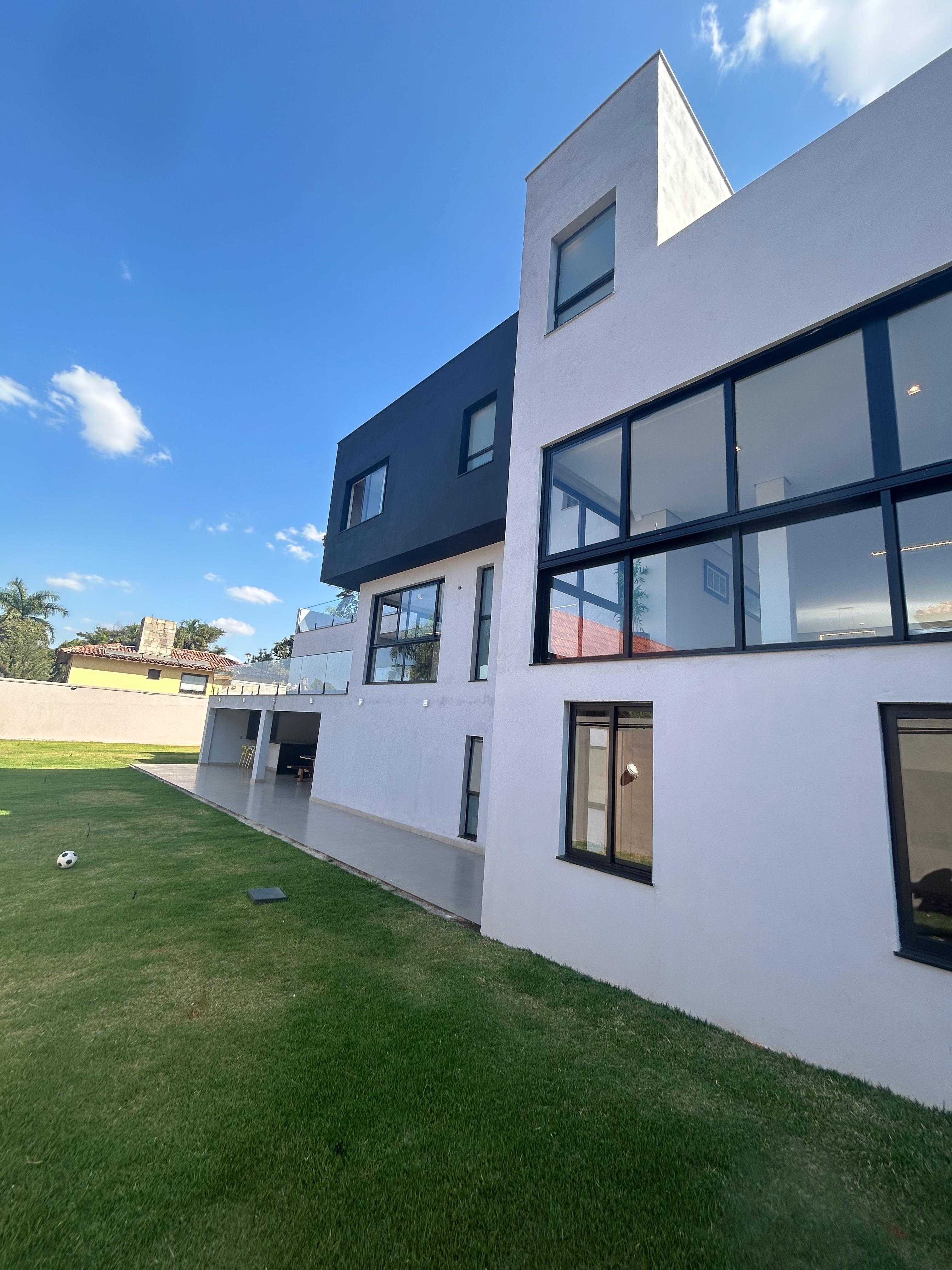 Casa à venda com 5 quartos, 420m² - Foto 1