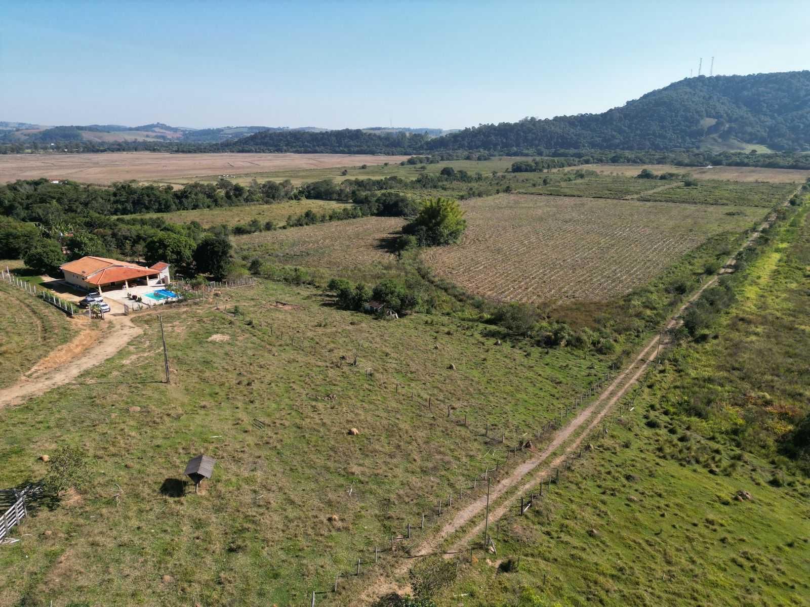 Chácara à venda com 2 quartos, 210000m² - Foto 17