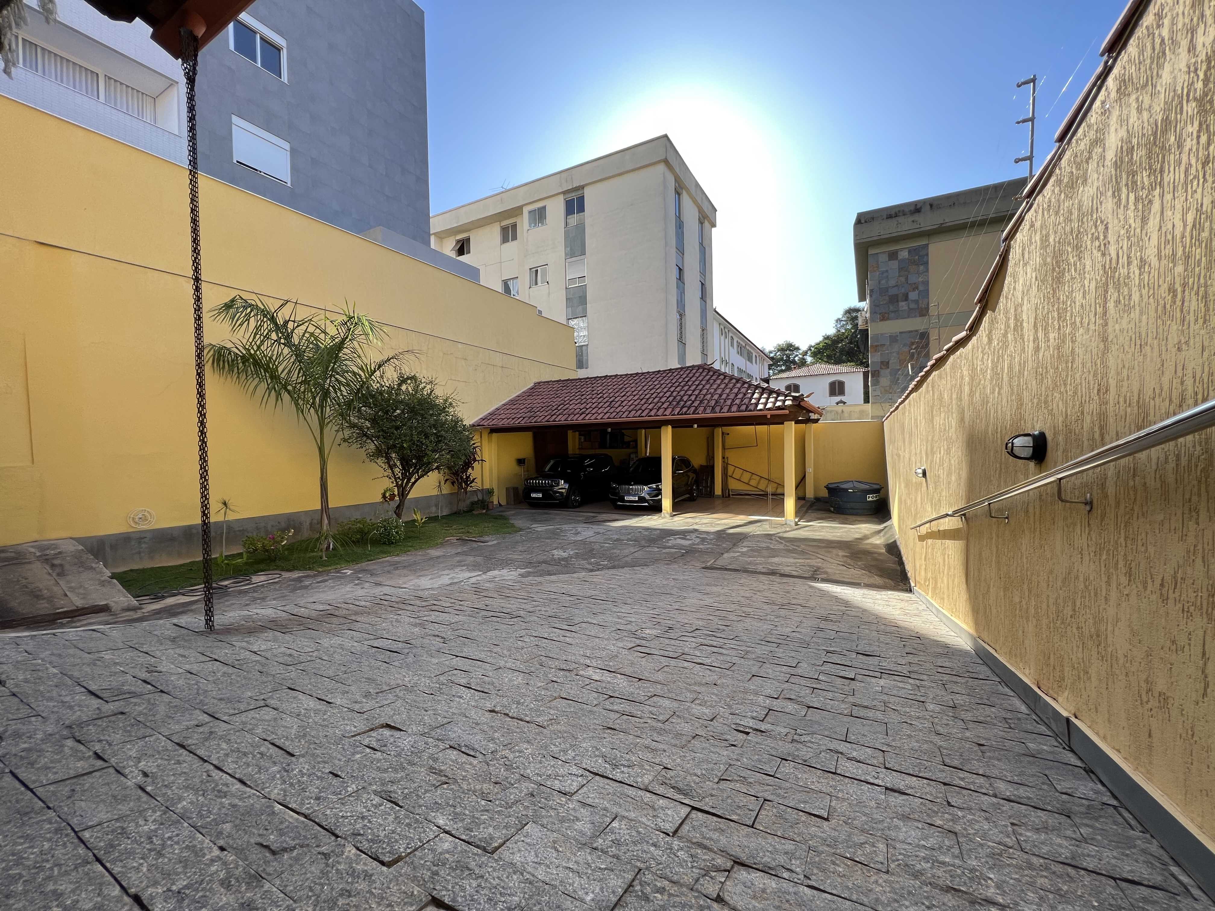 Casa para alugar com 5 quartos, 345m² - Foto 3