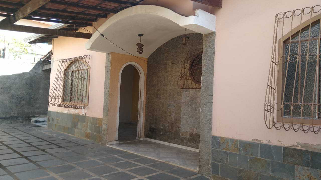 Casa à venda com 5 quartos, 300m² - Foto 1