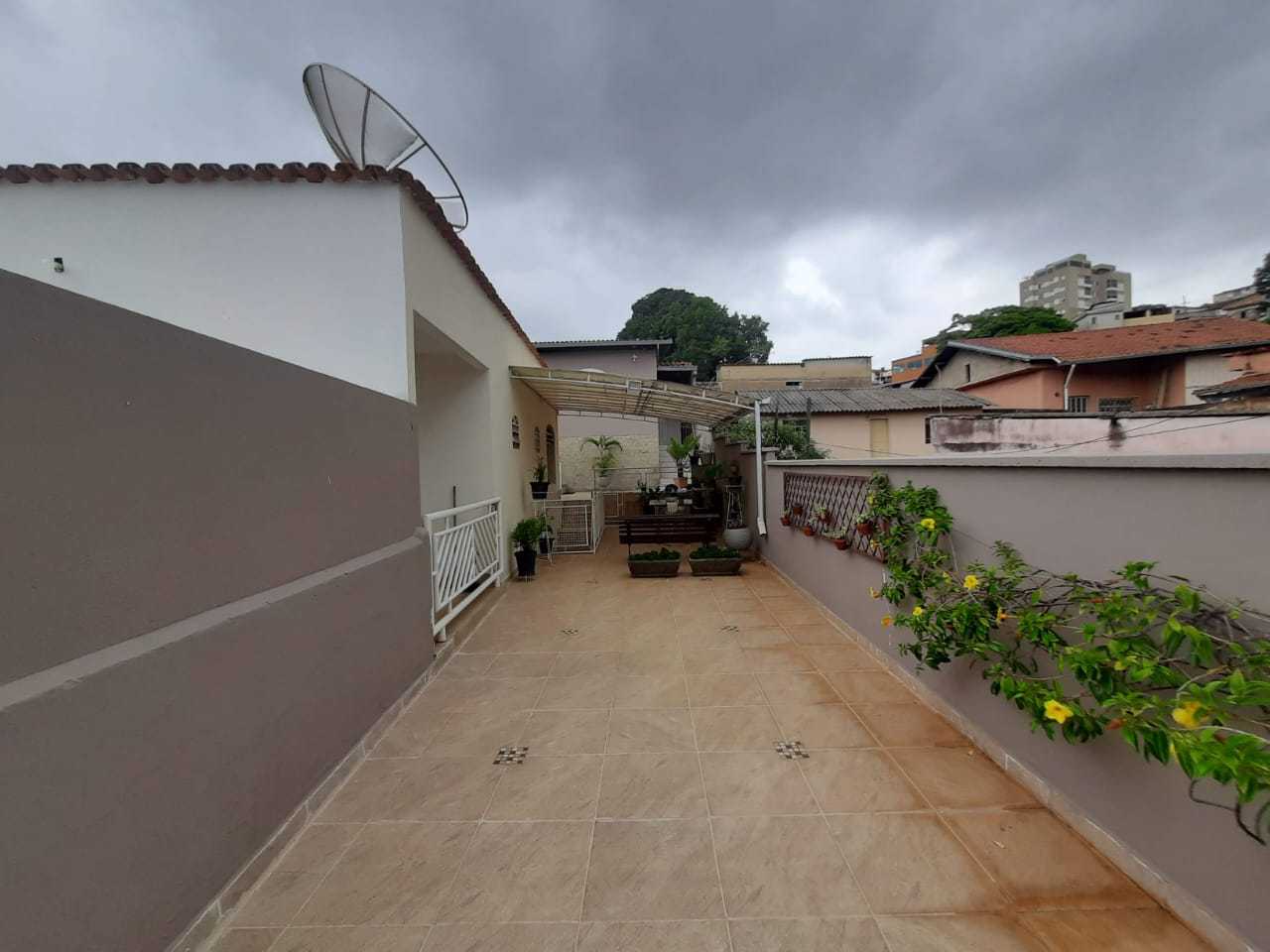 Casa à venda com 5 quartos, 260m² - Foto 3