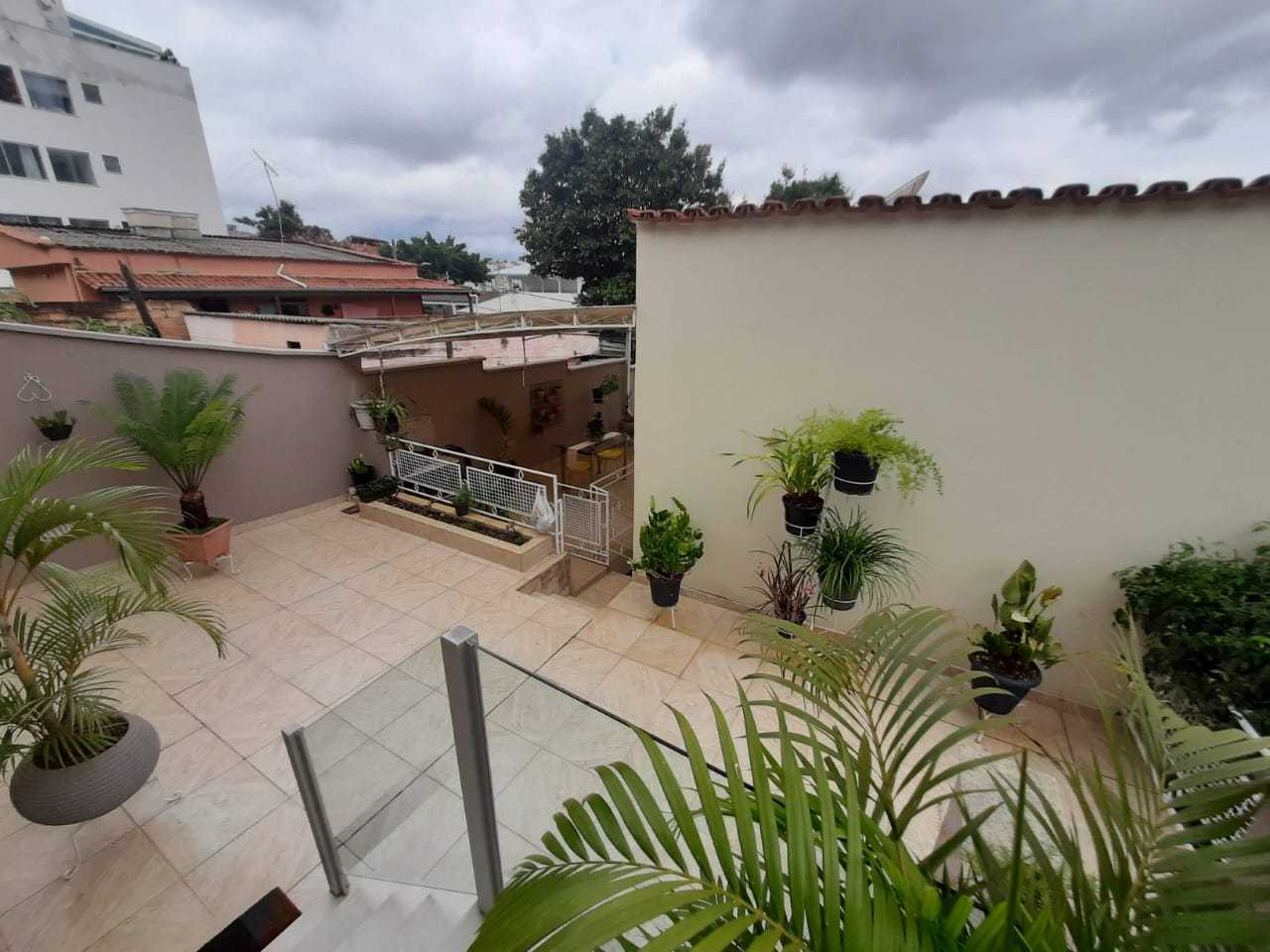 Casa à venda com 5 quartos, 260m² - Foto 4