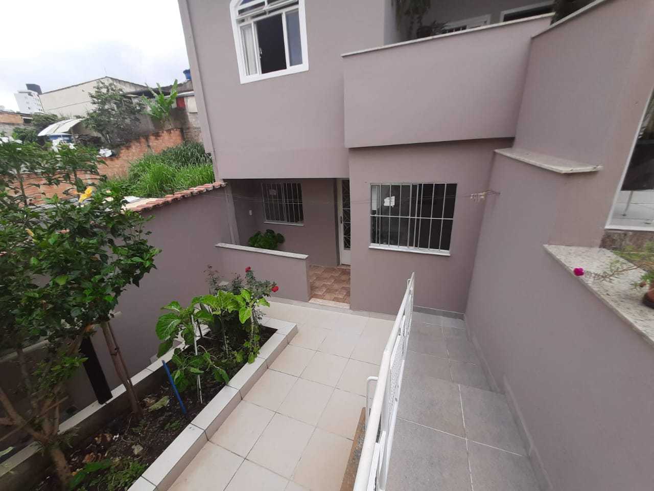 Casa à venda com 5 quartos, 260m² - Foto 2