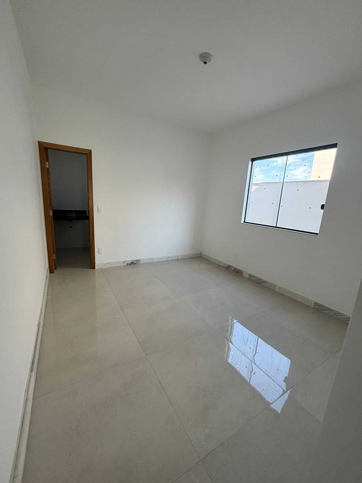 Casa à venda com 3 quartos, 105m² - Foto 4