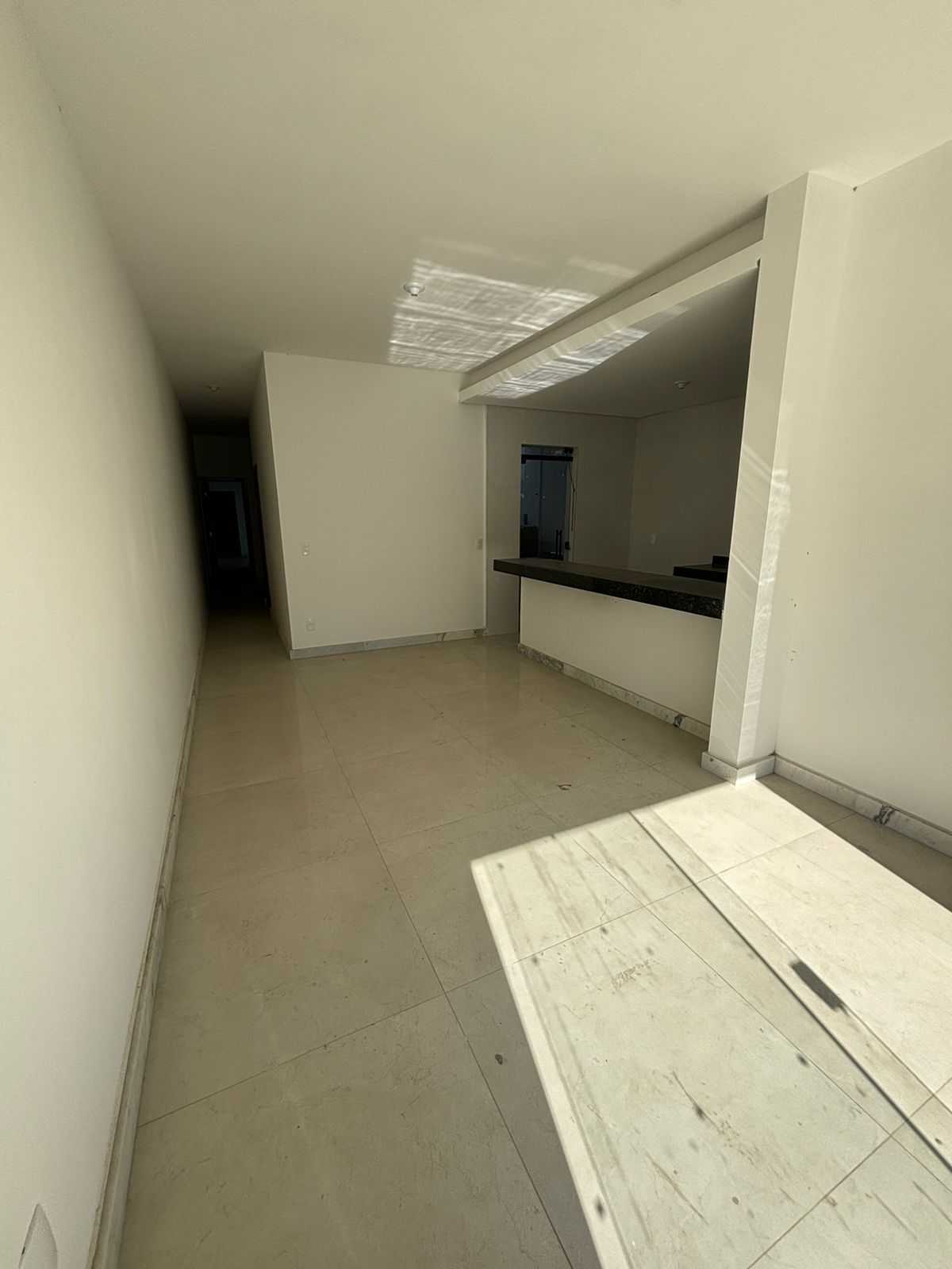 Casa à venda com 3 quartos, 105m² - Foto 2