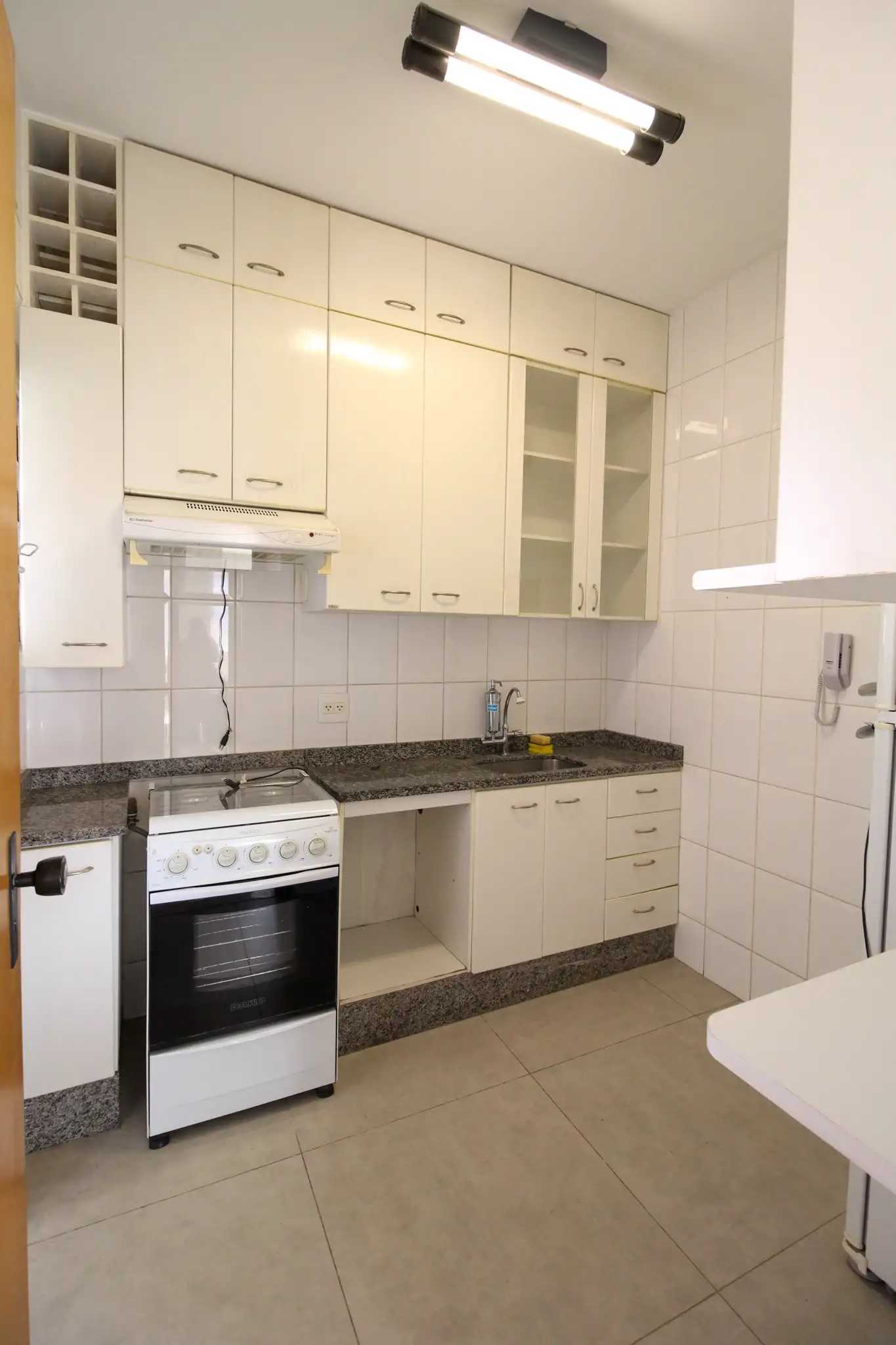 Apartamento à venda com 3 quartos, 75m² - Foto 4