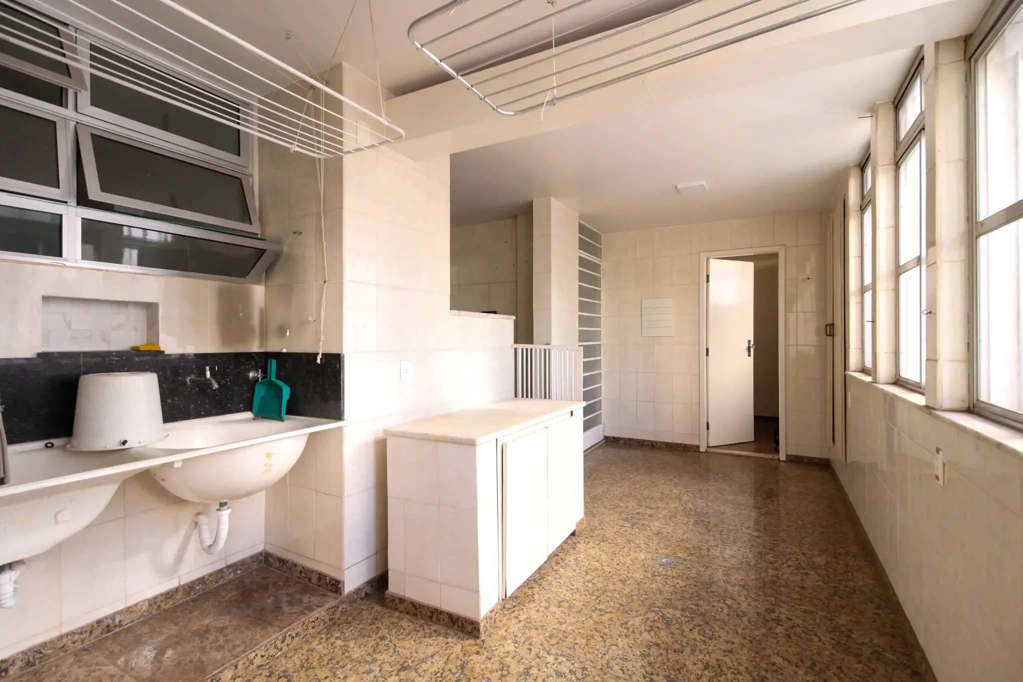 Apartamento à venda com 4 quartos, 190m² - Foto 23