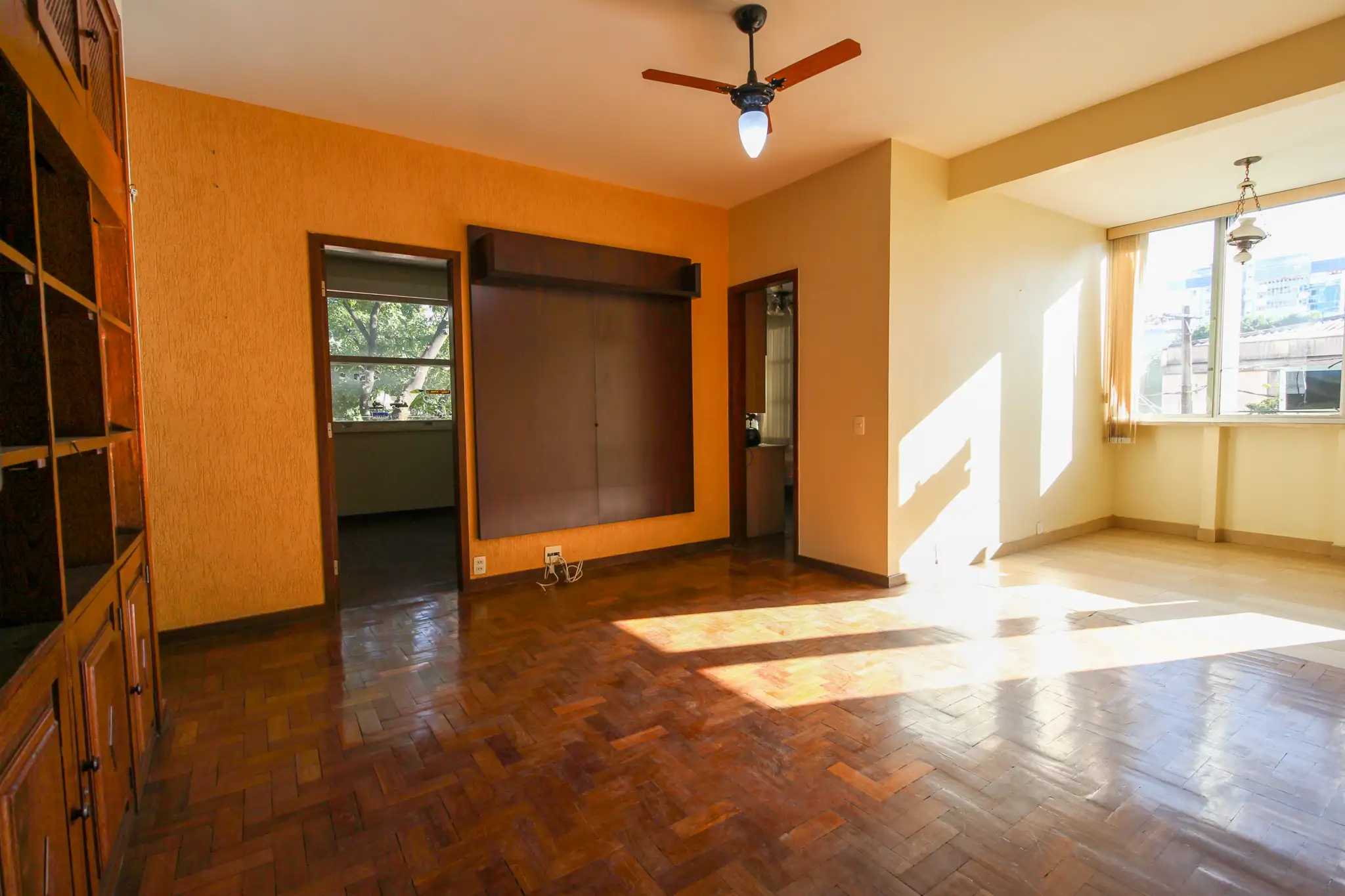 Apartamento à venda com 4 quartos, 190m² - Foto 1