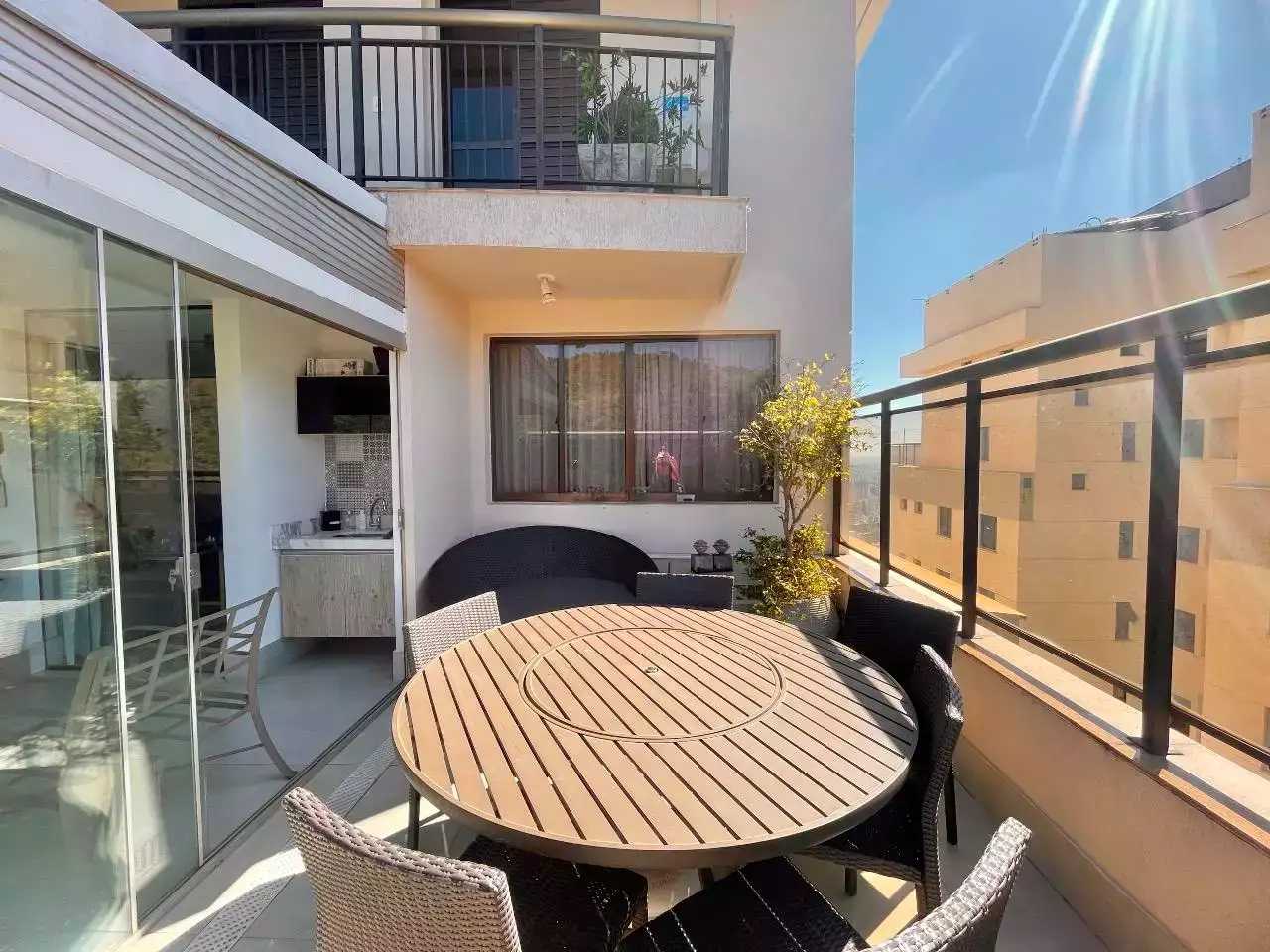 Apartamento à venda com 4 quartos, 220m² - Foto 9