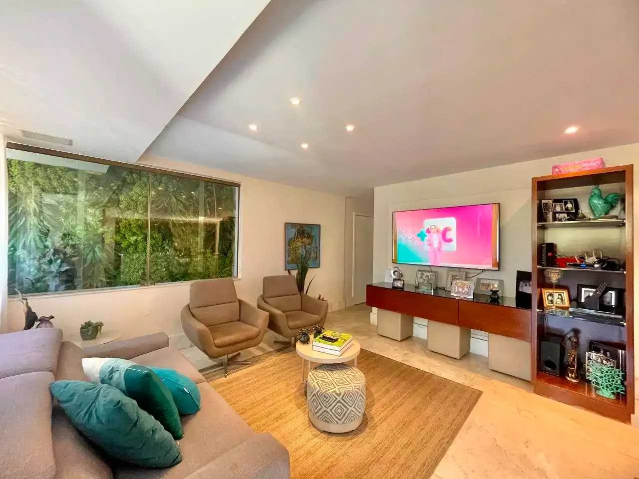 Apartamento à venda com 4 quartos, 220m² - Foto 1