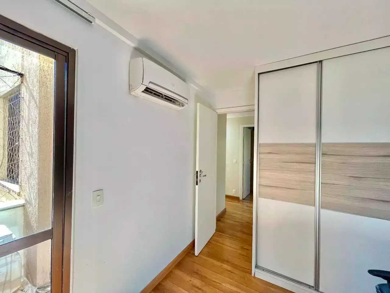 Apartamento à venda com 4 quartos, 220m² - Foto 3