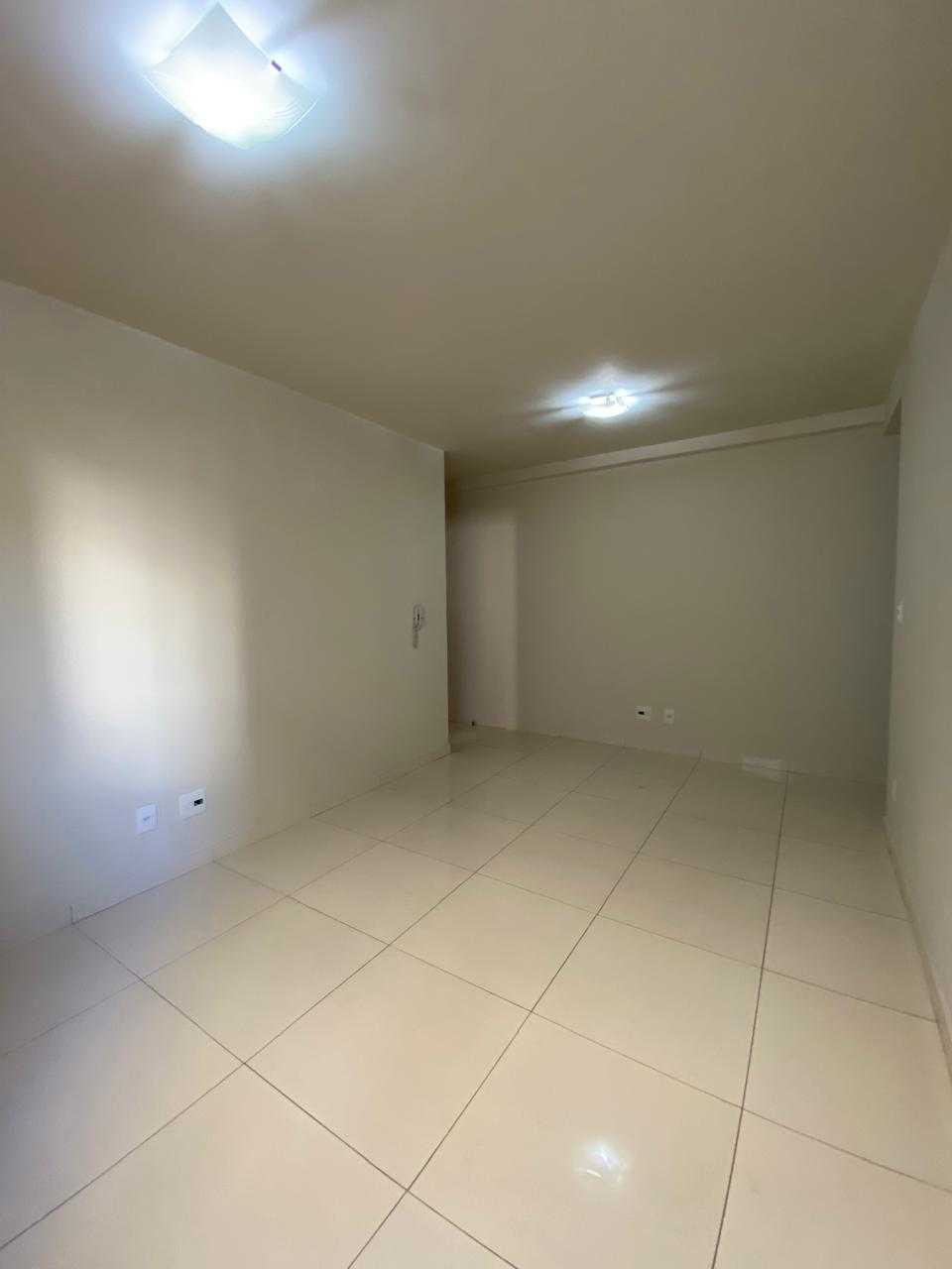 Apartamento à venda com 2 quartos, 65m² - Foto 2