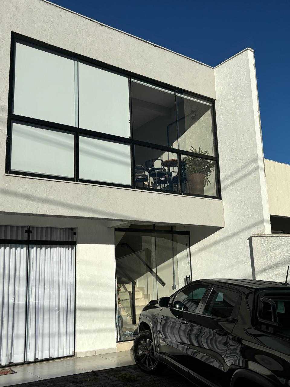 Casa à venda com 3 quartos, 85m² - Foto 1