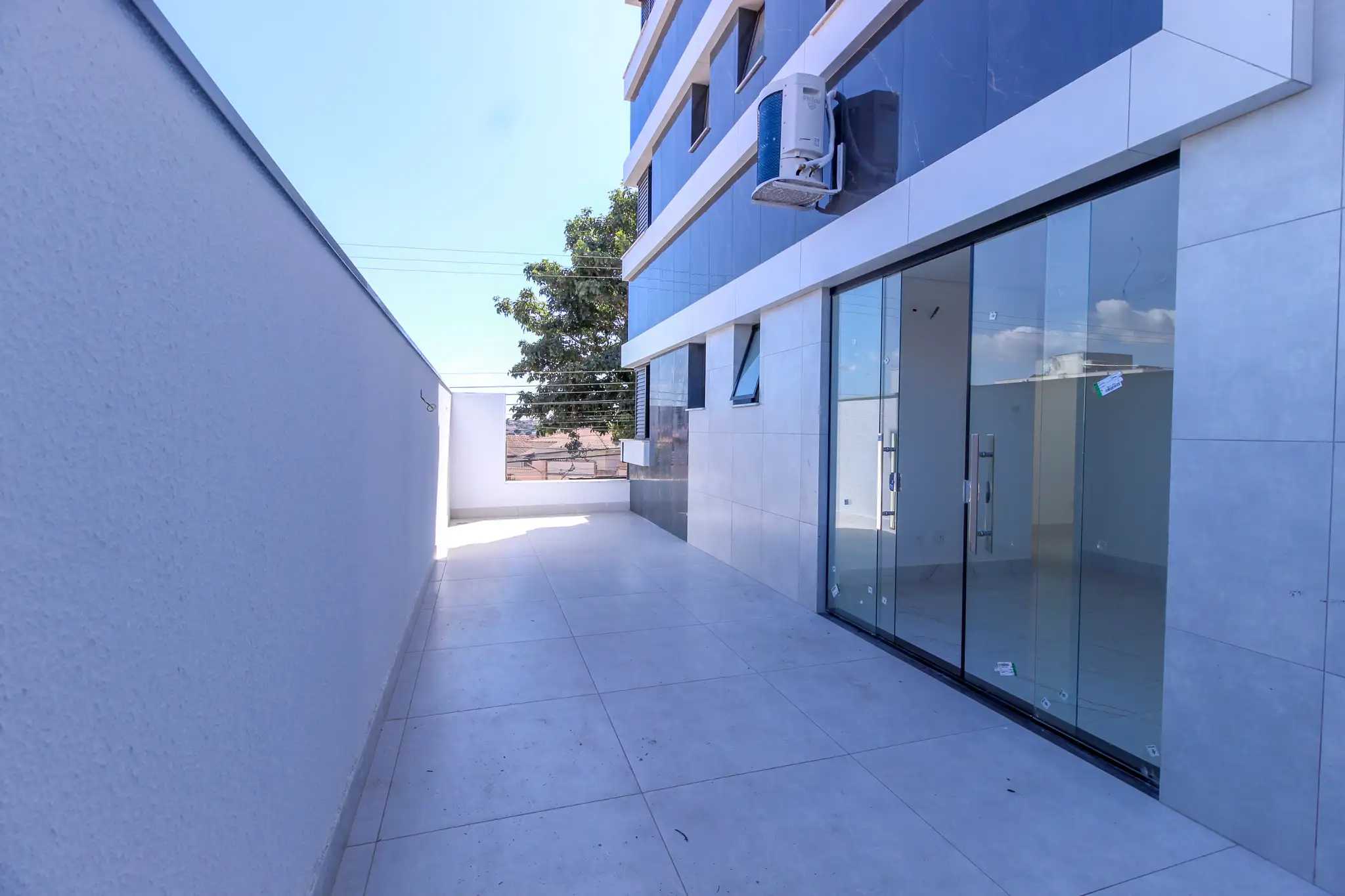 Apartamento à venda com 3 quartos, 148m² - Foto 2