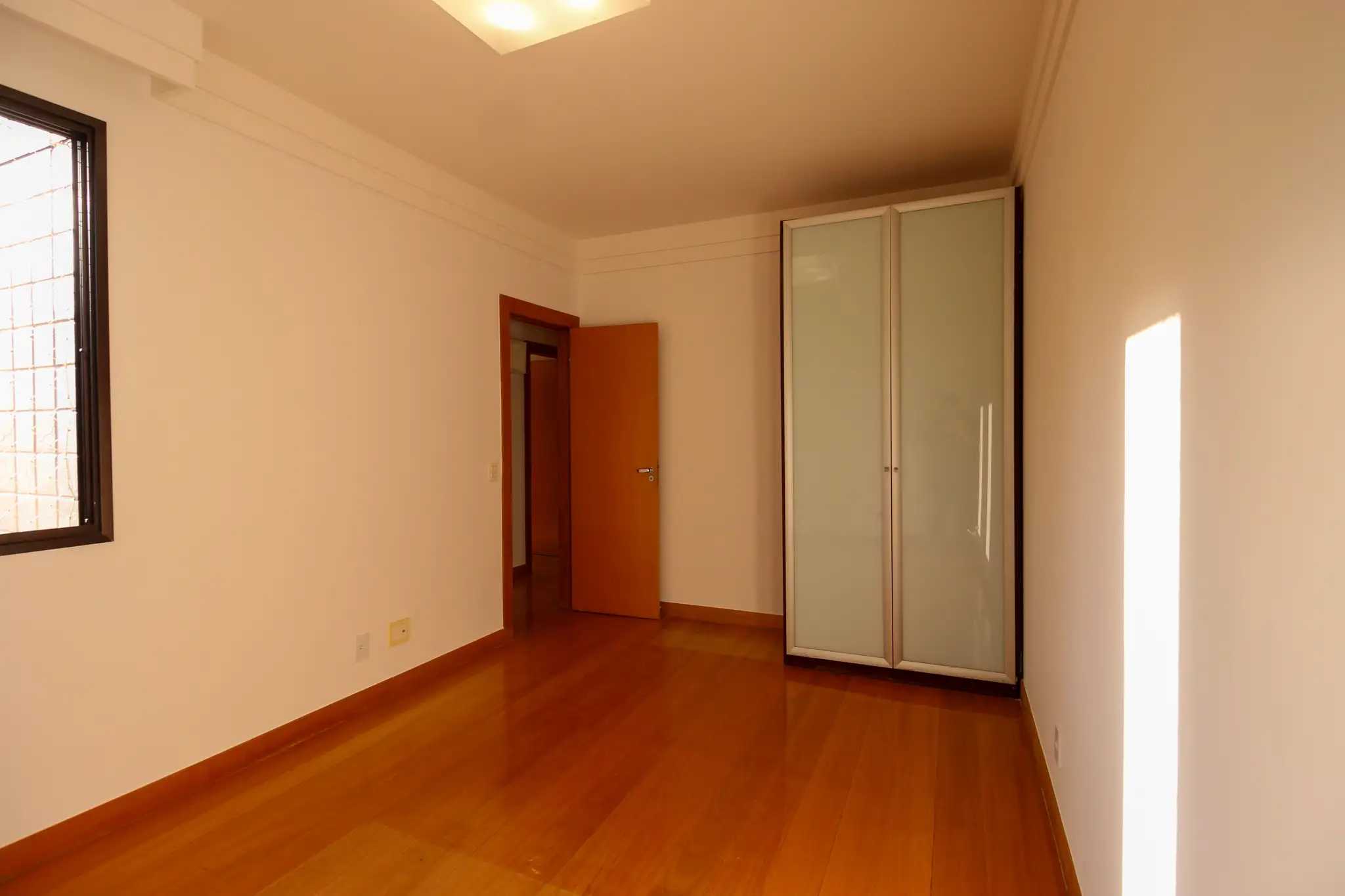 Apartamento à venda com 4 quartos, 216m² - Foto 19