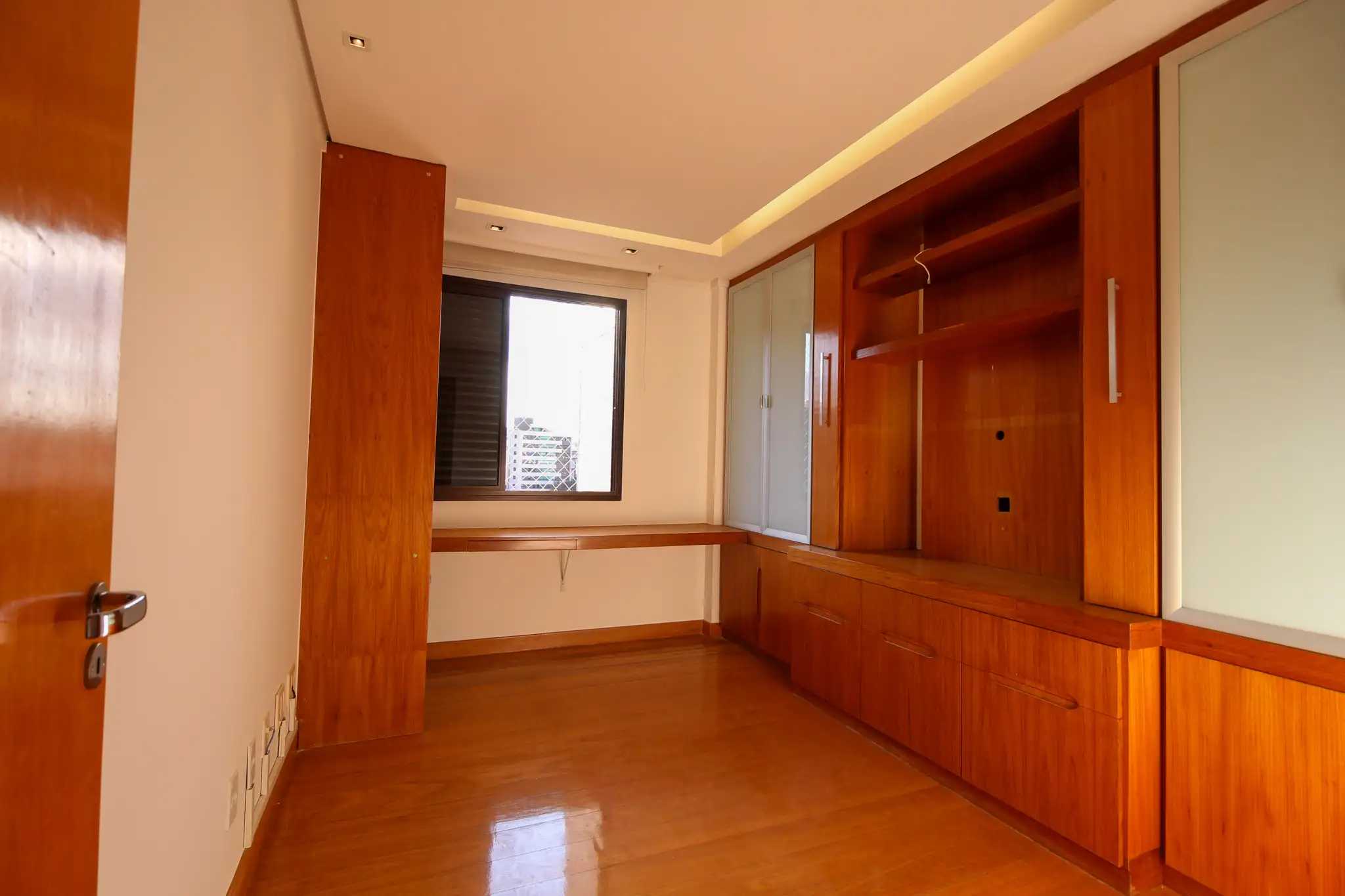 Apartamento à venda com 4 quartos, 216m² - Foto 25