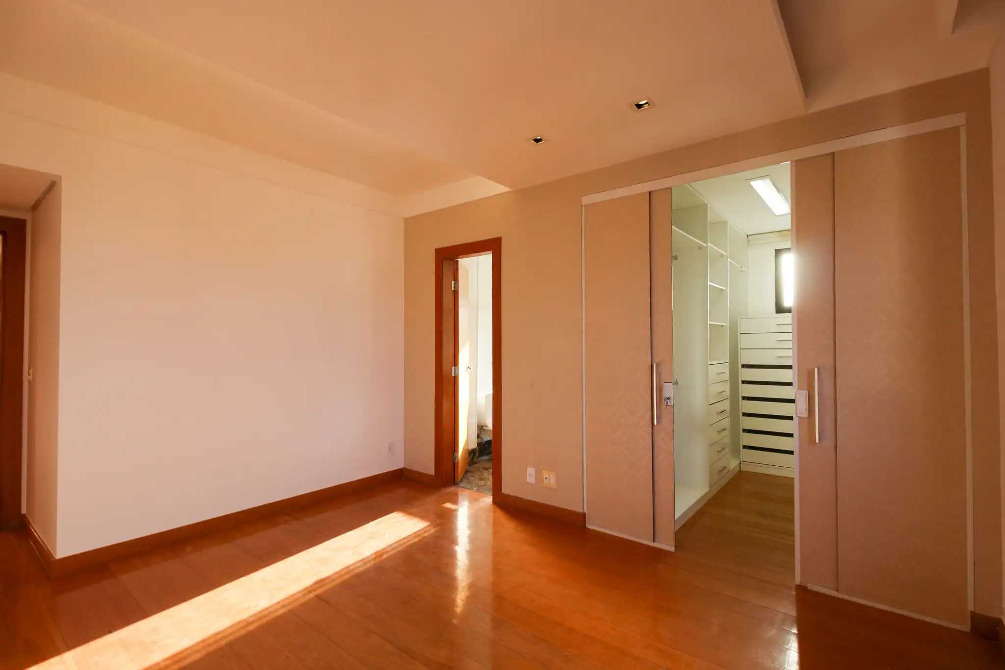 Apartamento à venda com 4 quartos, 216m² - Foto 8