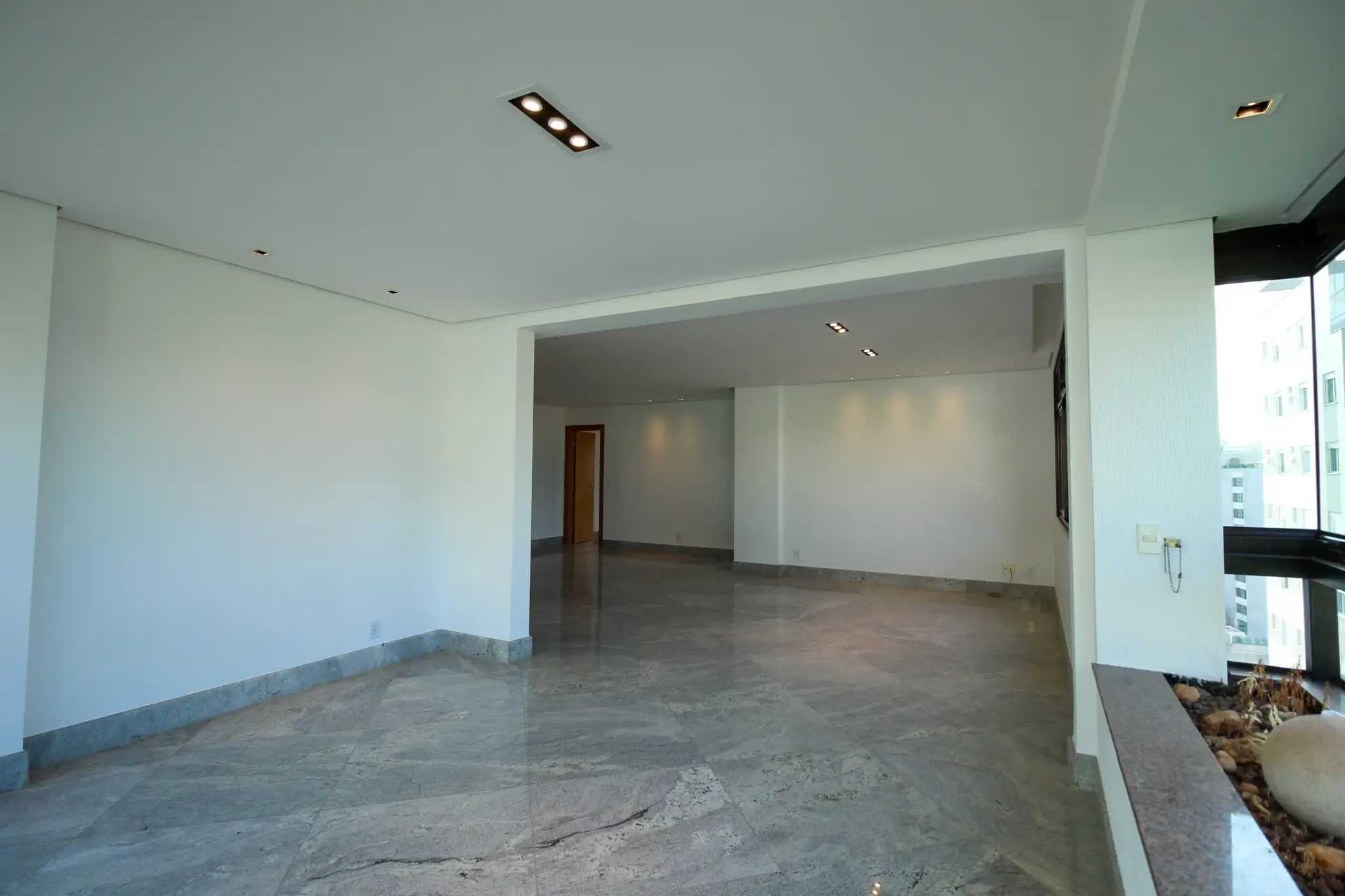 Apartamento à venda com 4 quartos, 216m² - Foto 3