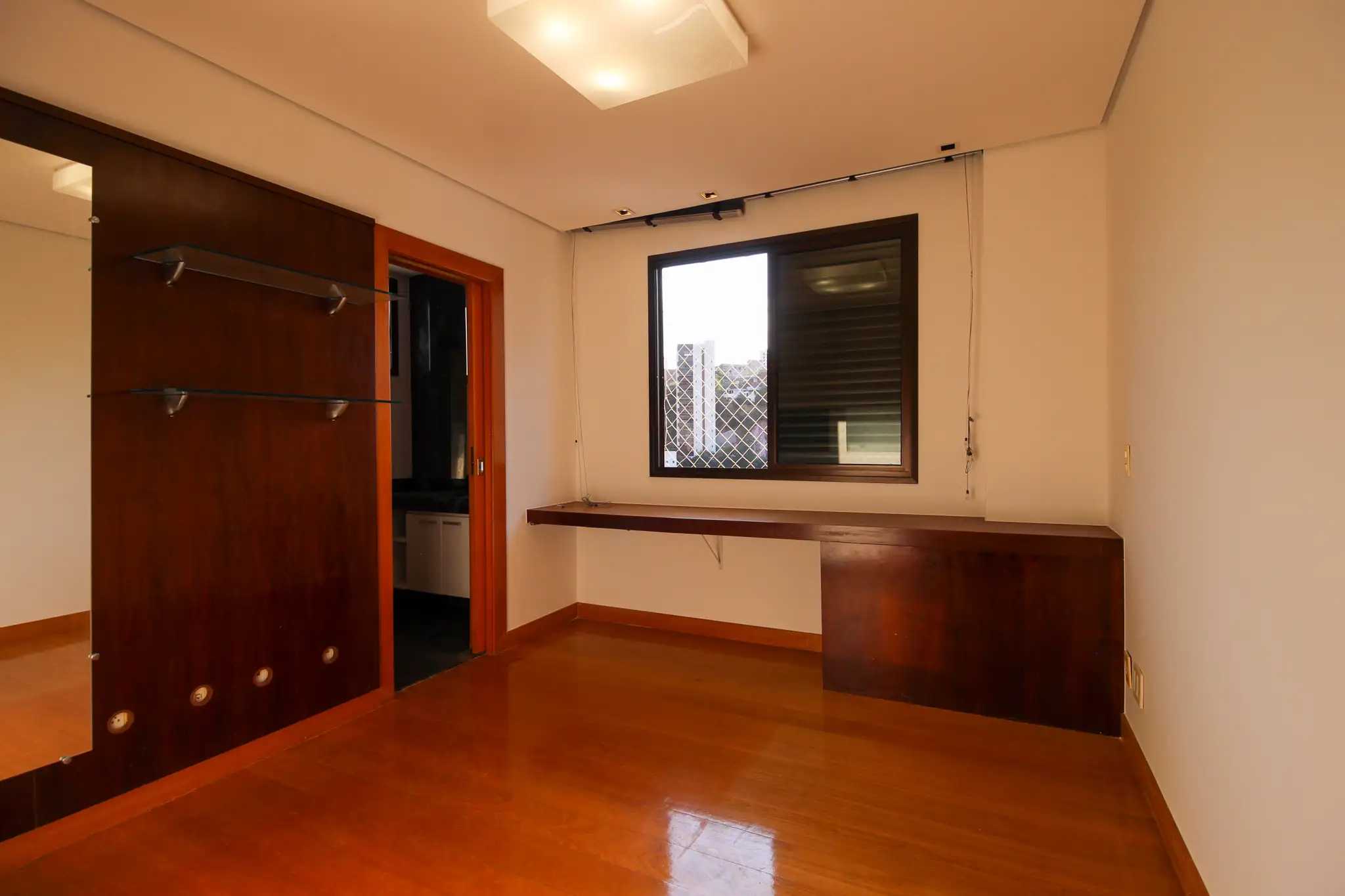 Apartamento à venda com 4 quartos, 216m² - Foto 13