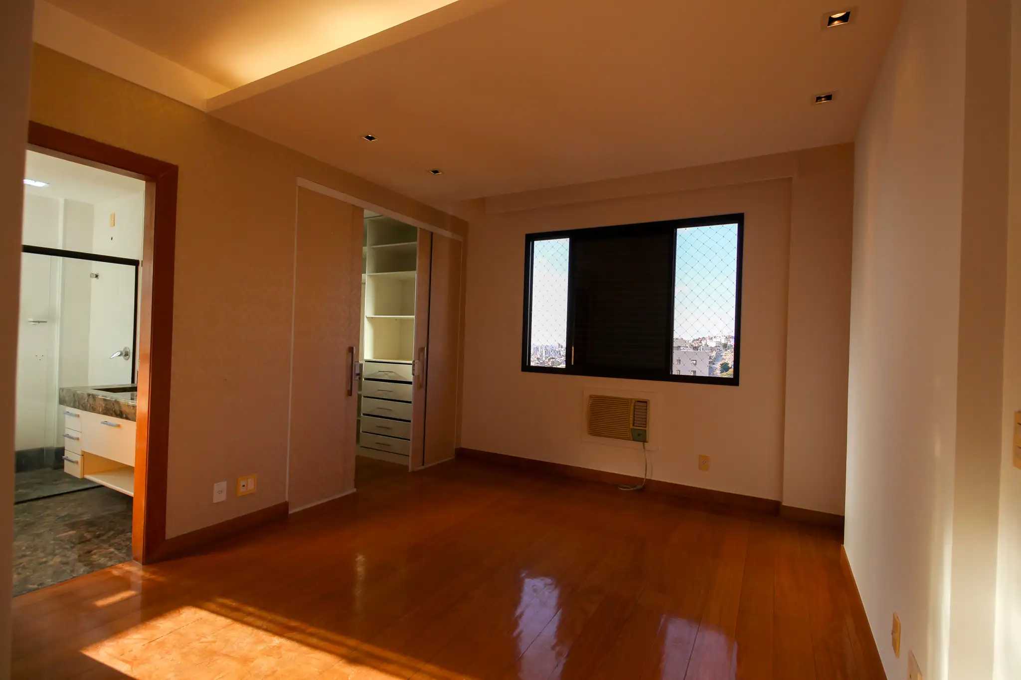 Apartamento à venda com 4 quartos, 216m² - Foto 12