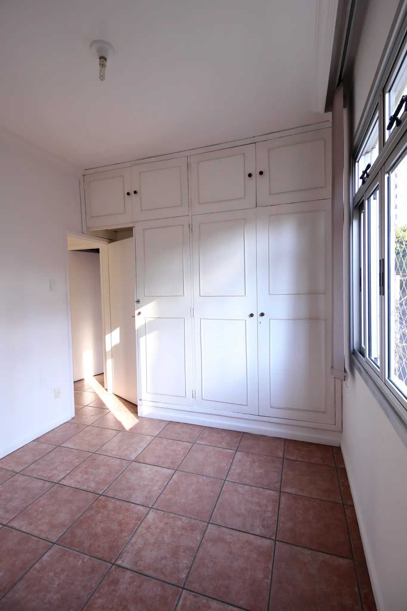 Apartamento à venda com 3 quartos, 95m² - Foto 4