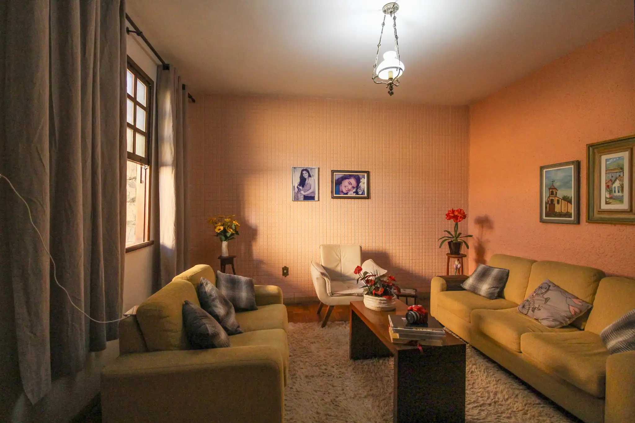 Casa à venda com 4 quartos, 185m² - Foto 1