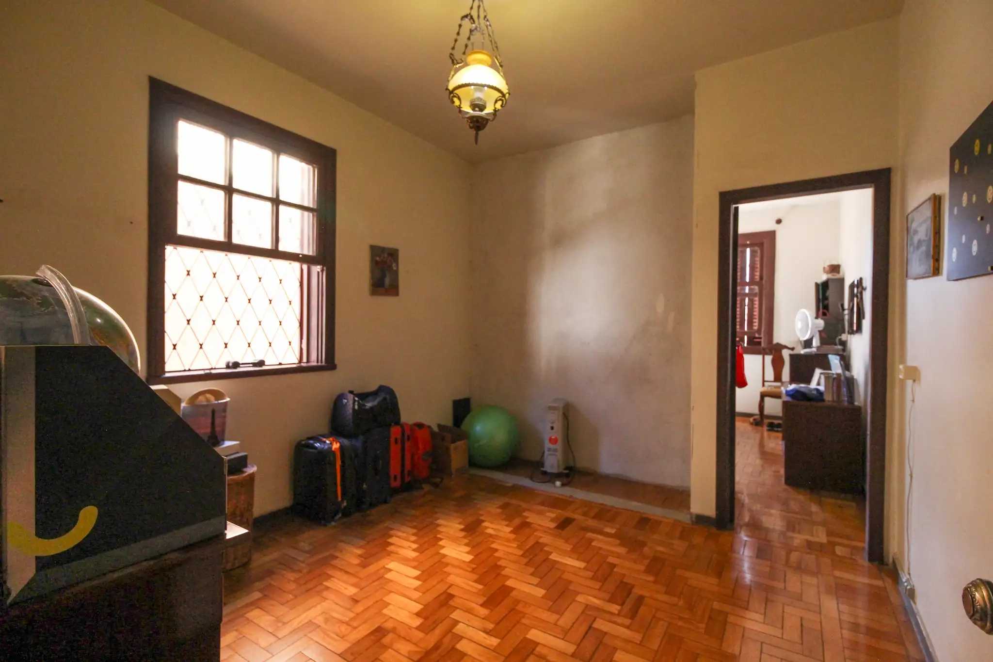 Casa à venda com 4 quartos, 270m² - Foto 1