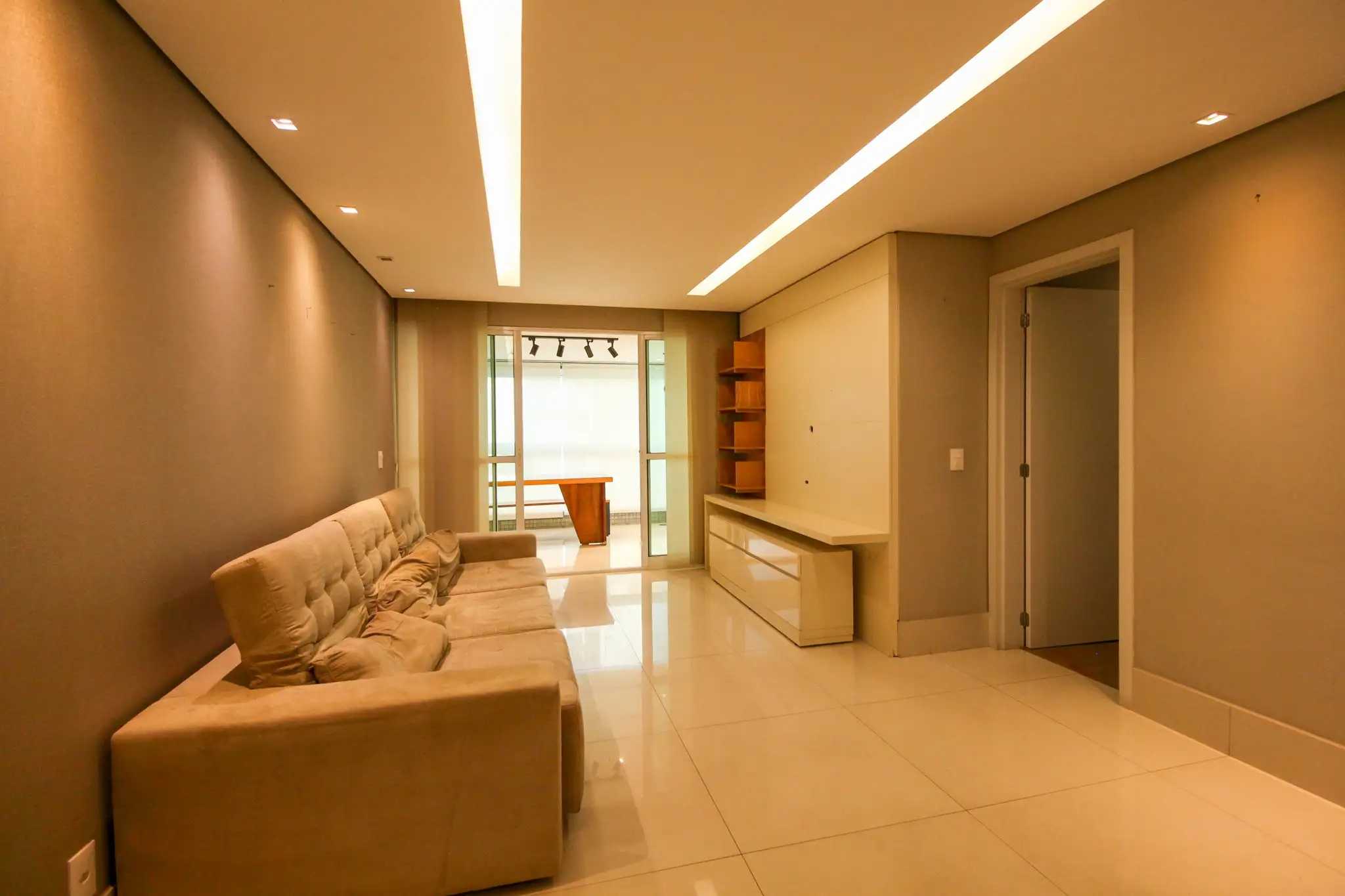 Apartamento à venda com 3 quartos, 85m² - Foto 1