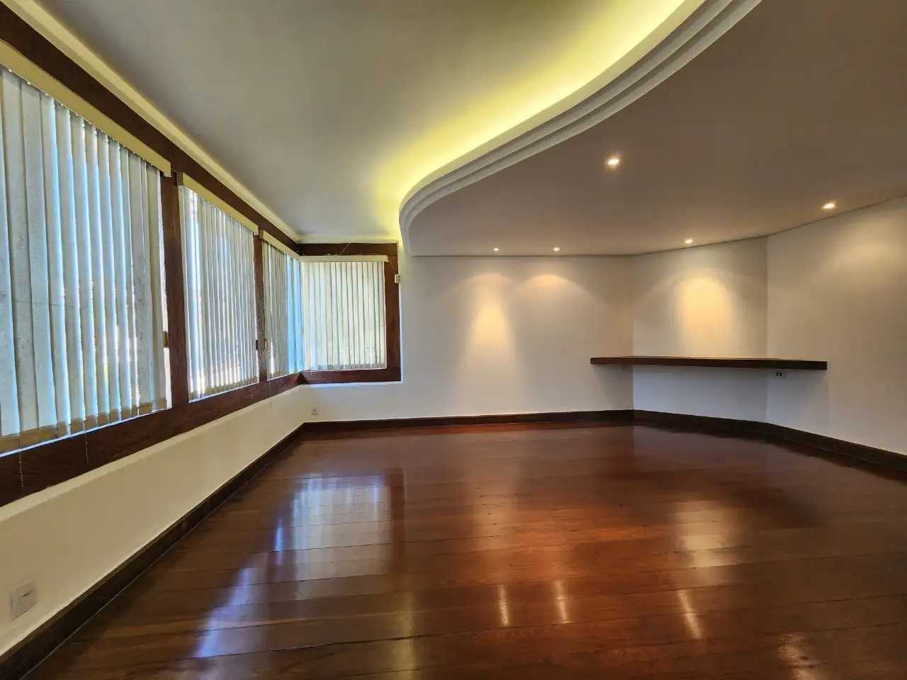 Casa à venda com 5 quartos, 342m² - Foto 3