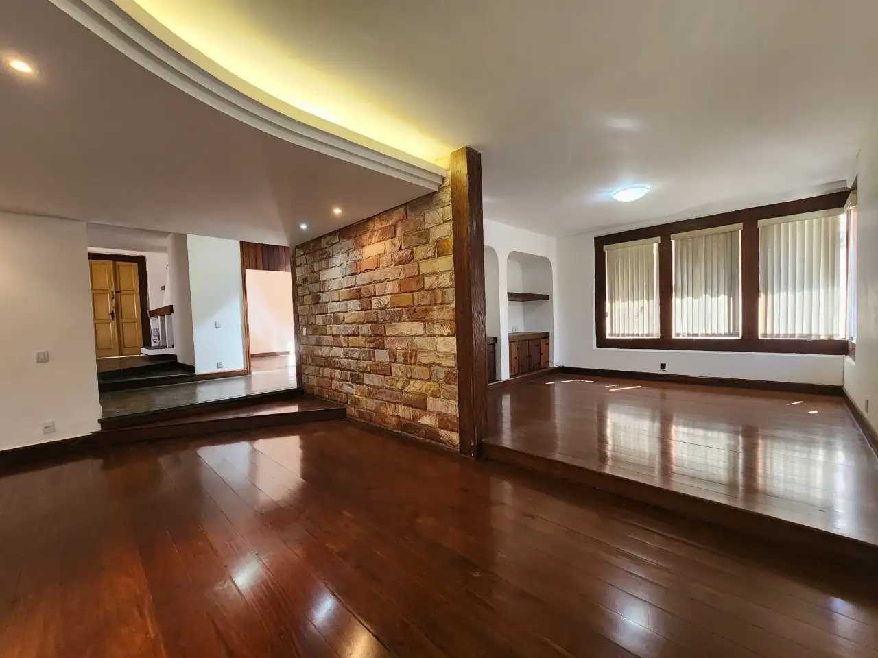 Casa à venda com 5 quartos, 342m² - Foto 2