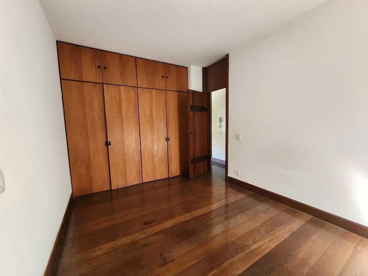 Casa à venda com 5 quartos, 342m² - Foto 12