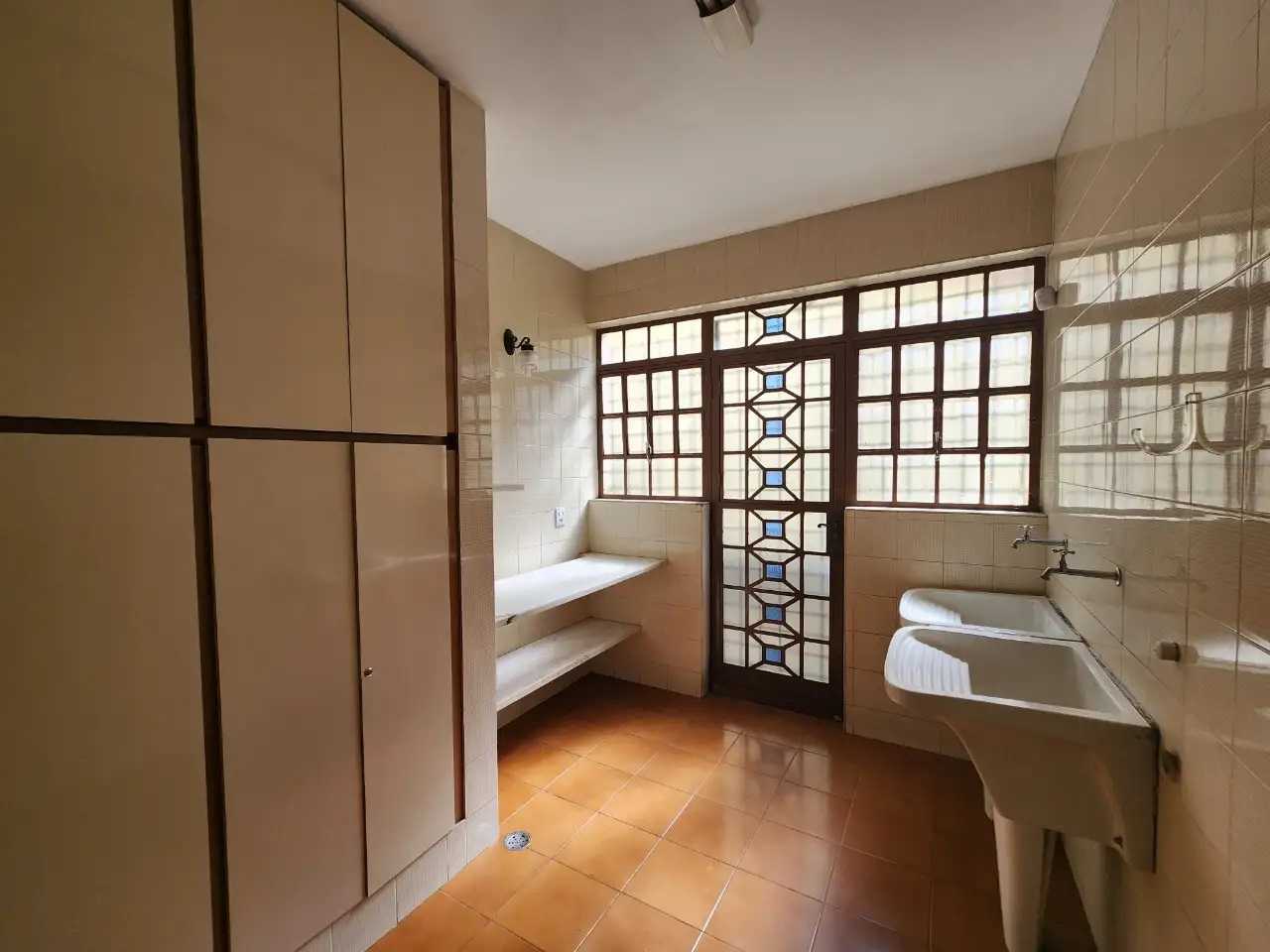 Casa à venda com 5 quartos, 342m² - Foto 8