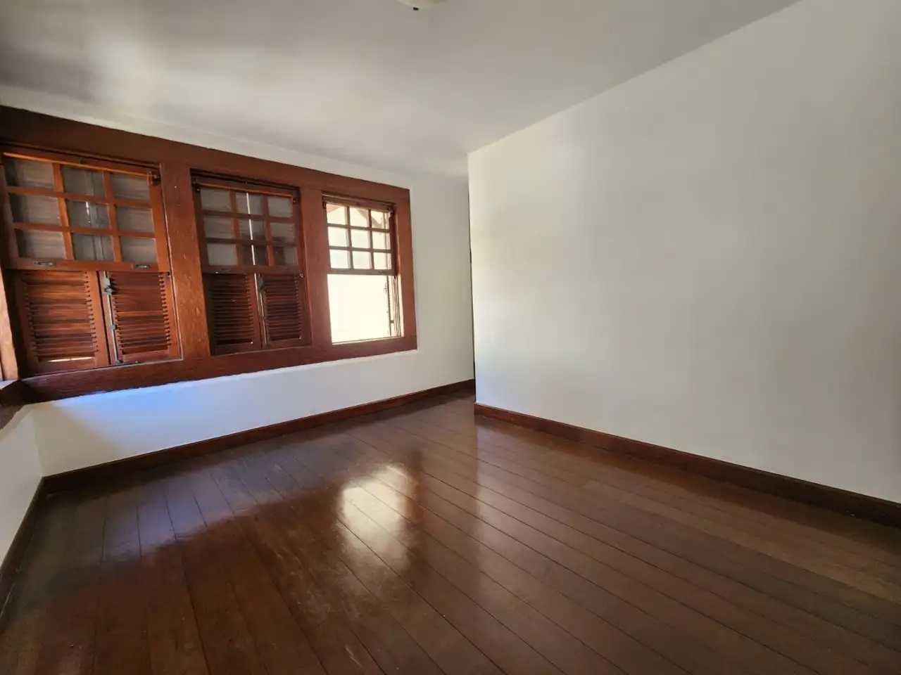 Casa à venda com 5 quartos, 342m² - Foto 10