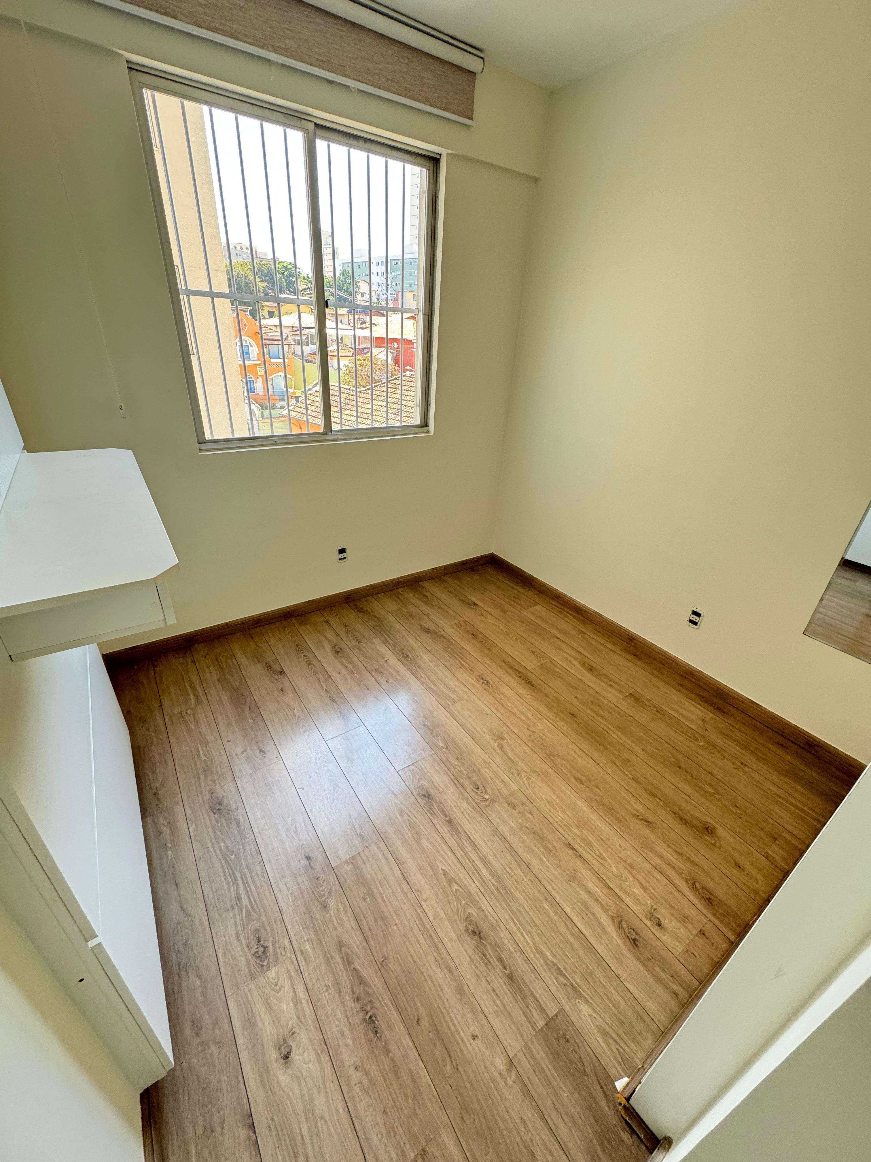 Apartamento à venda com 3 quartos, 75m² - Foto 4