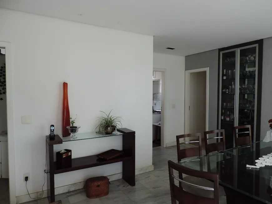 Apartamento à venda com 4 quartos, 140m² - Foto 2